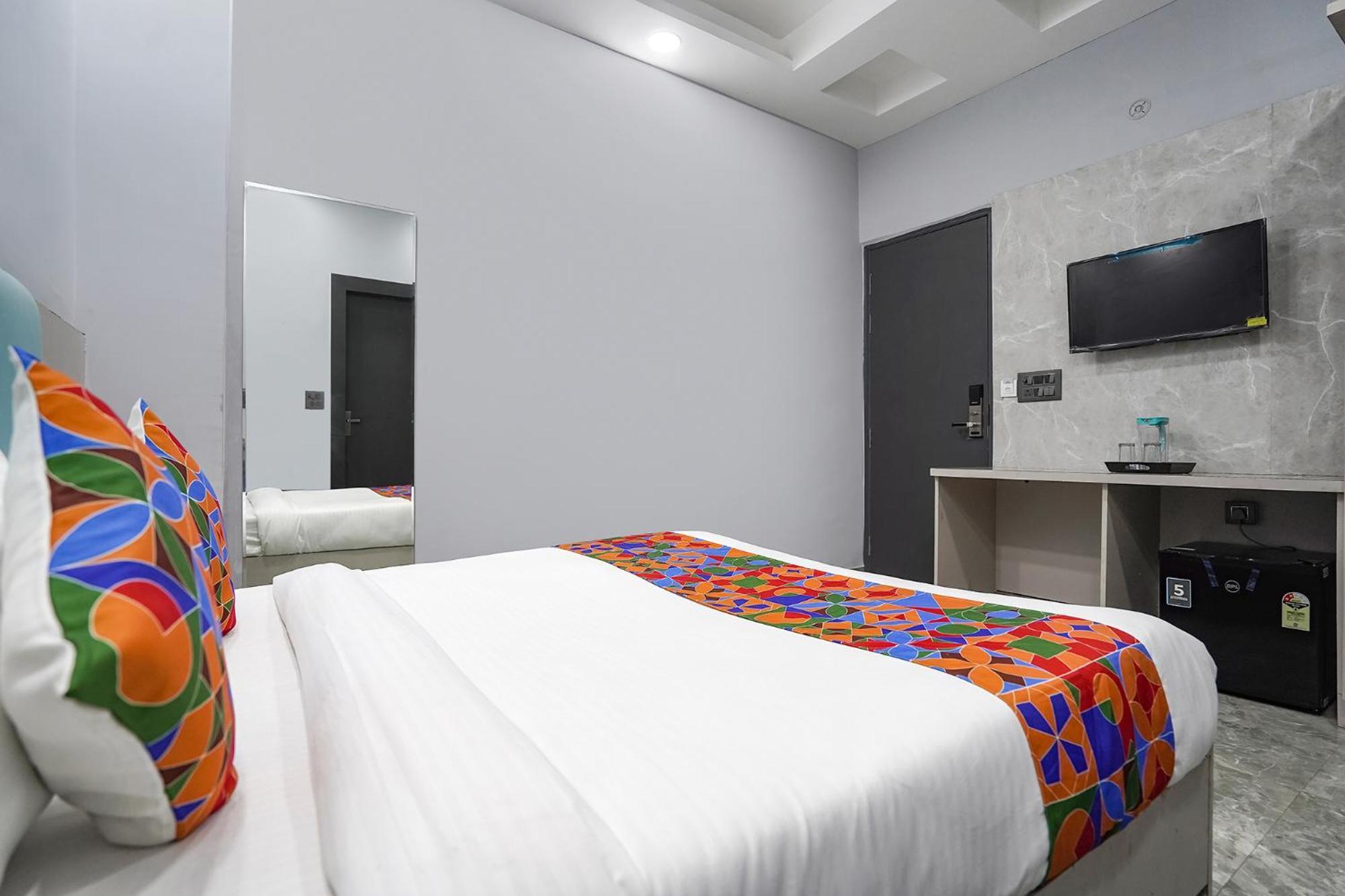 Fabhotel The Royal - Nr Guru Govind Singh University Hotel 3*