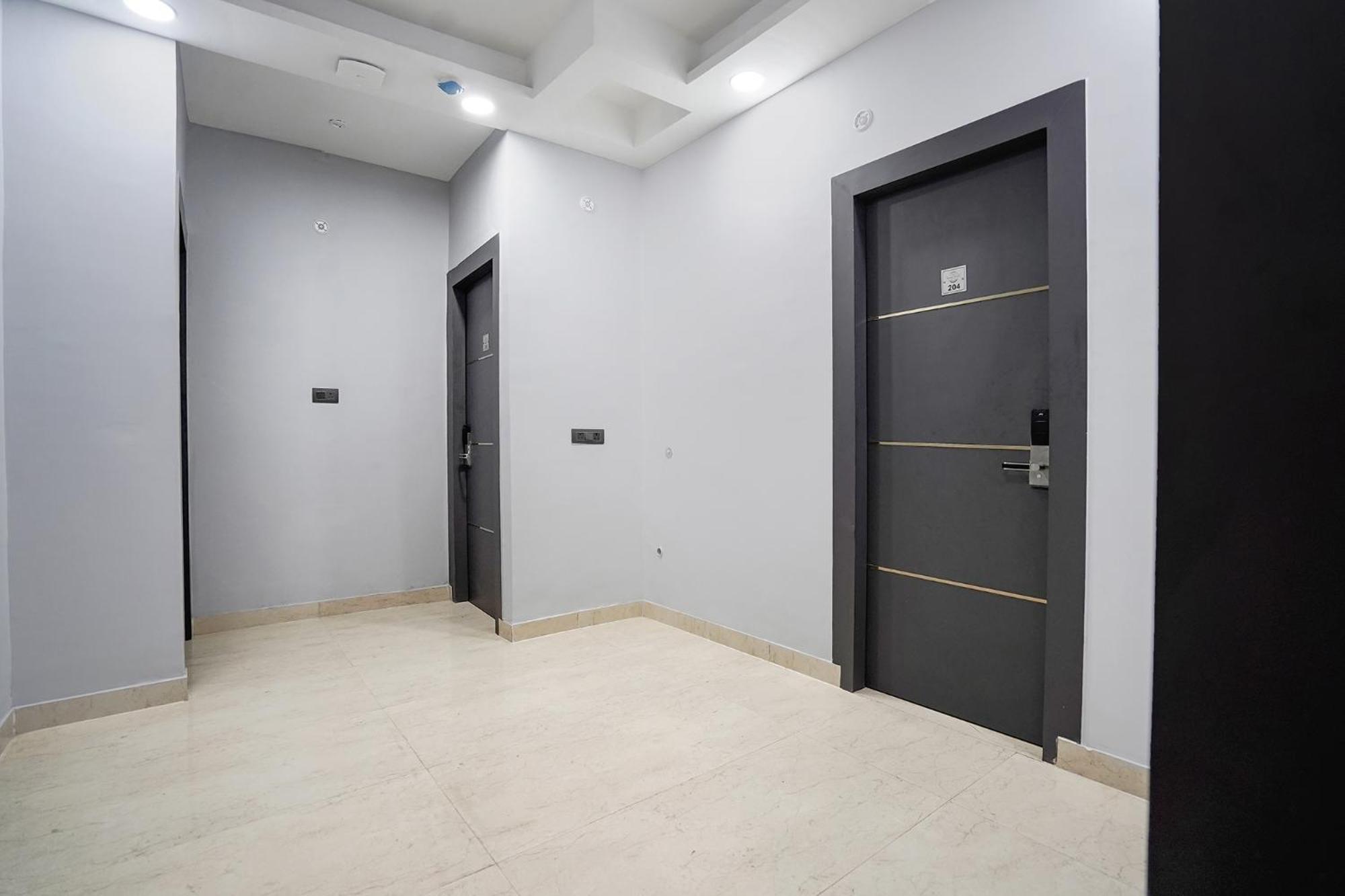 Fabhotel The Royal - Nr Guru Govind Singh University