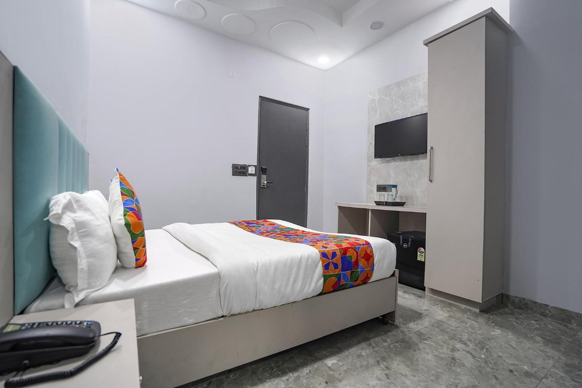 Fabhotel The Royal - Nr Guru Govind Singh University Hotel