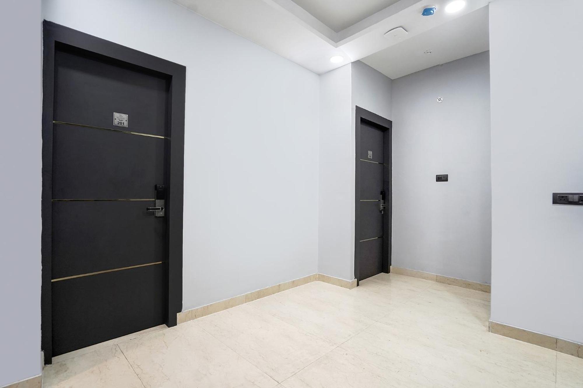 Hotel Fabhotel The Royal - Nr Guru Govind Singh University