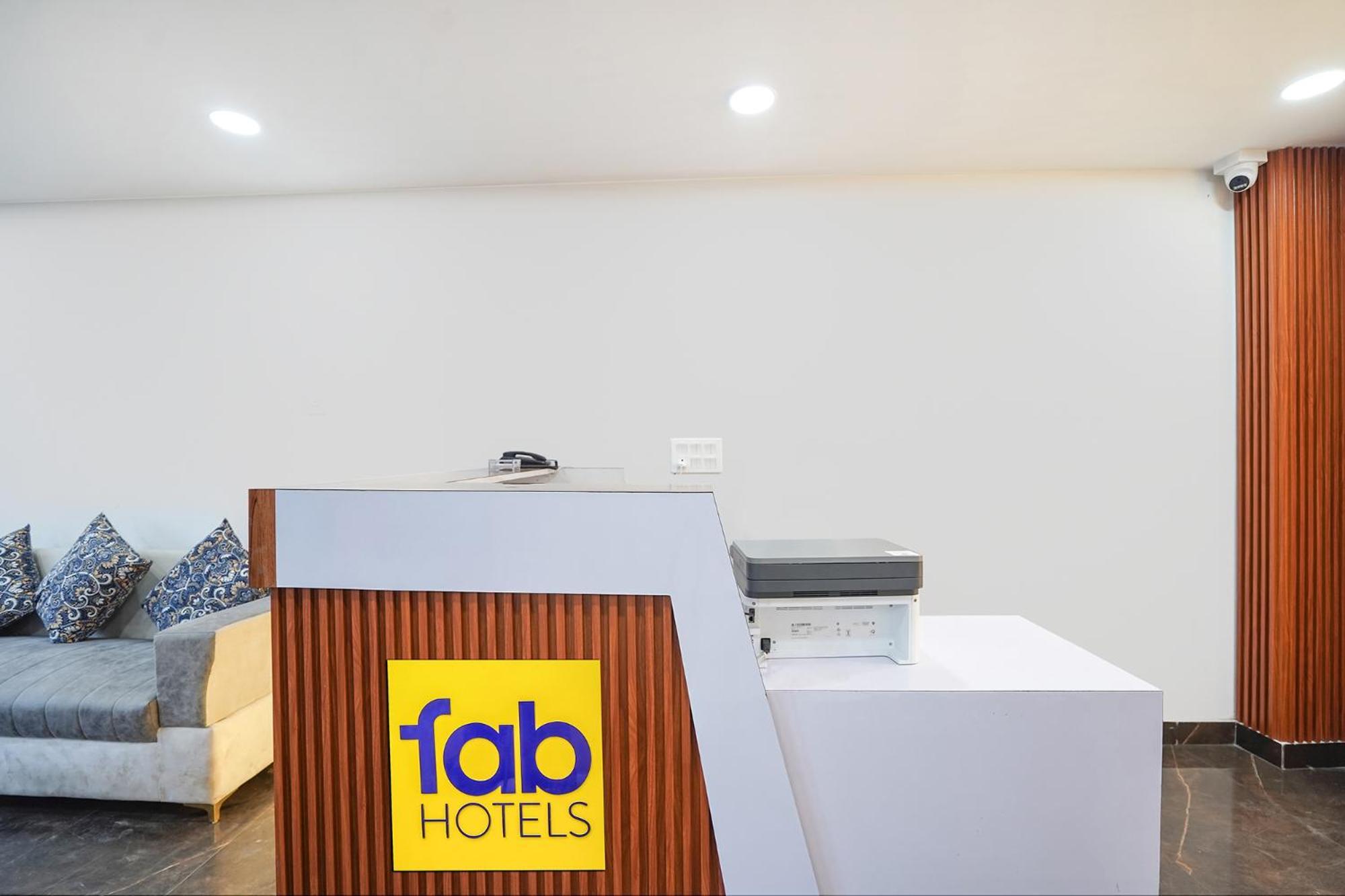 Fabhotel The Royal - Nr Guru Govind Singh University Hotel 3*