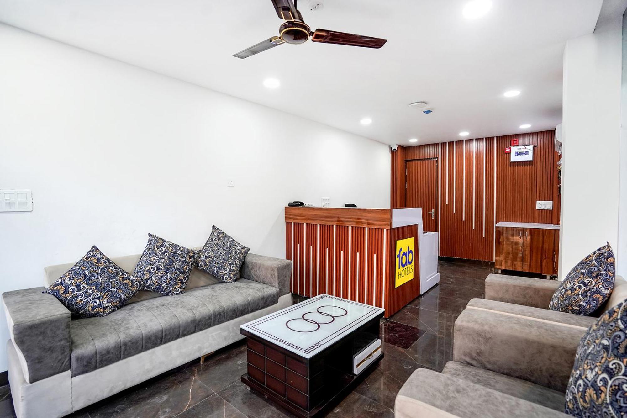 Hotel Fabhotel The Royal - Nr Guru Govind Singh University New Delhi