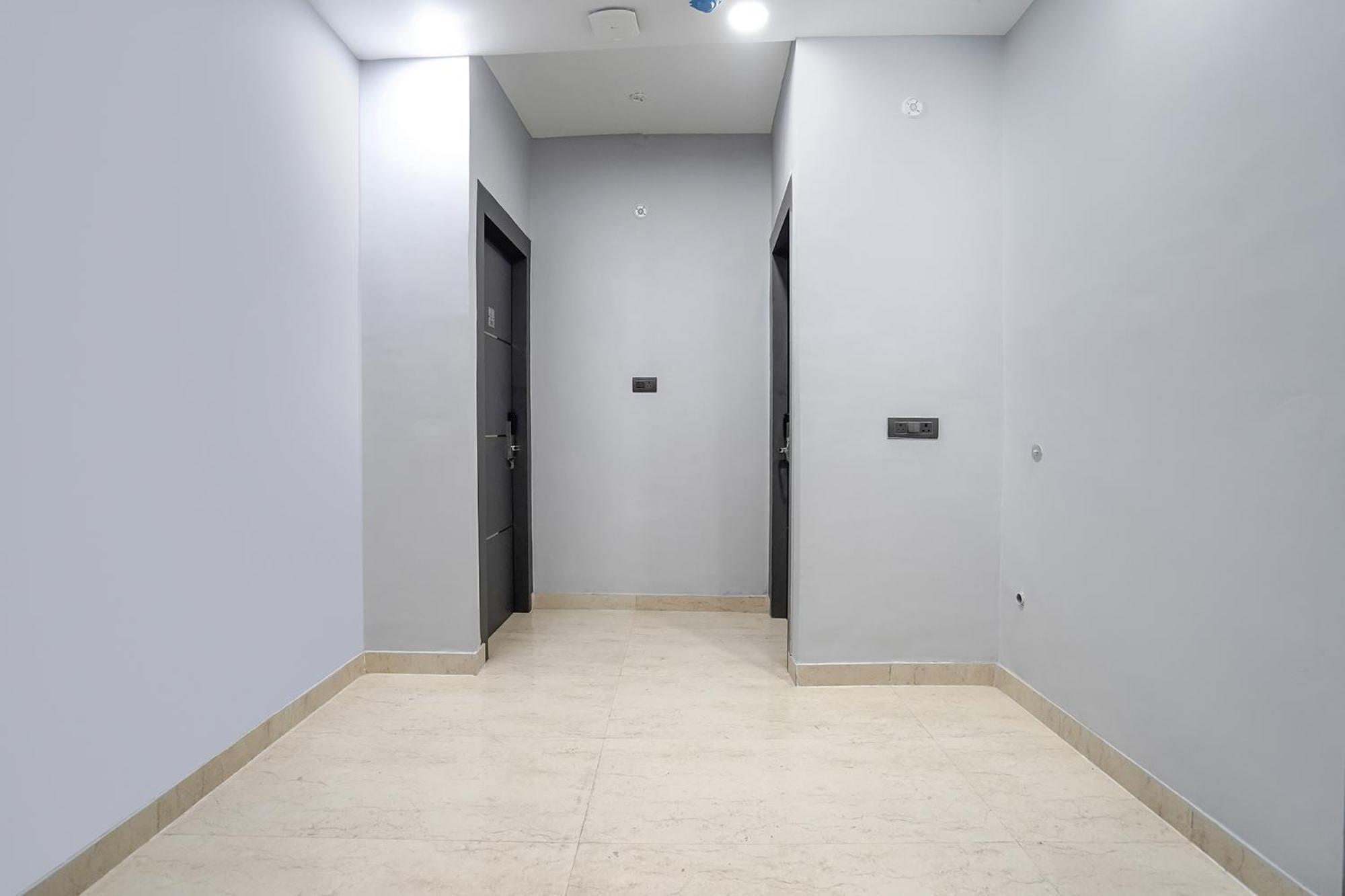 Hotel Fabhotel The Royal - Nr Guru Govind Singh University