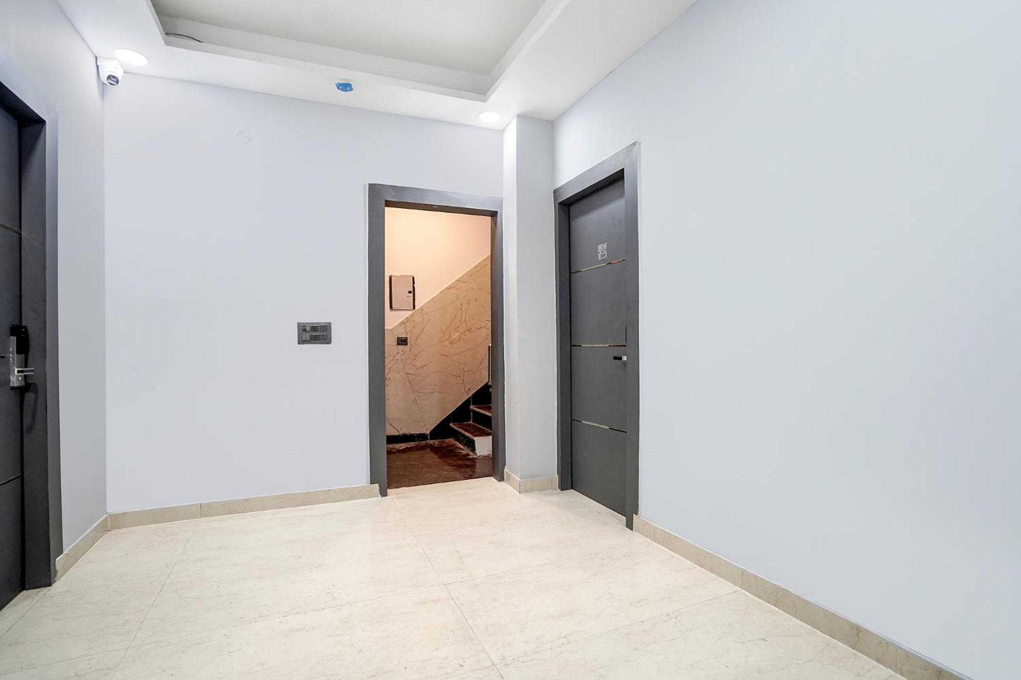 Hotel Fabhotel The Royal - Nr Guru Govind Singh University