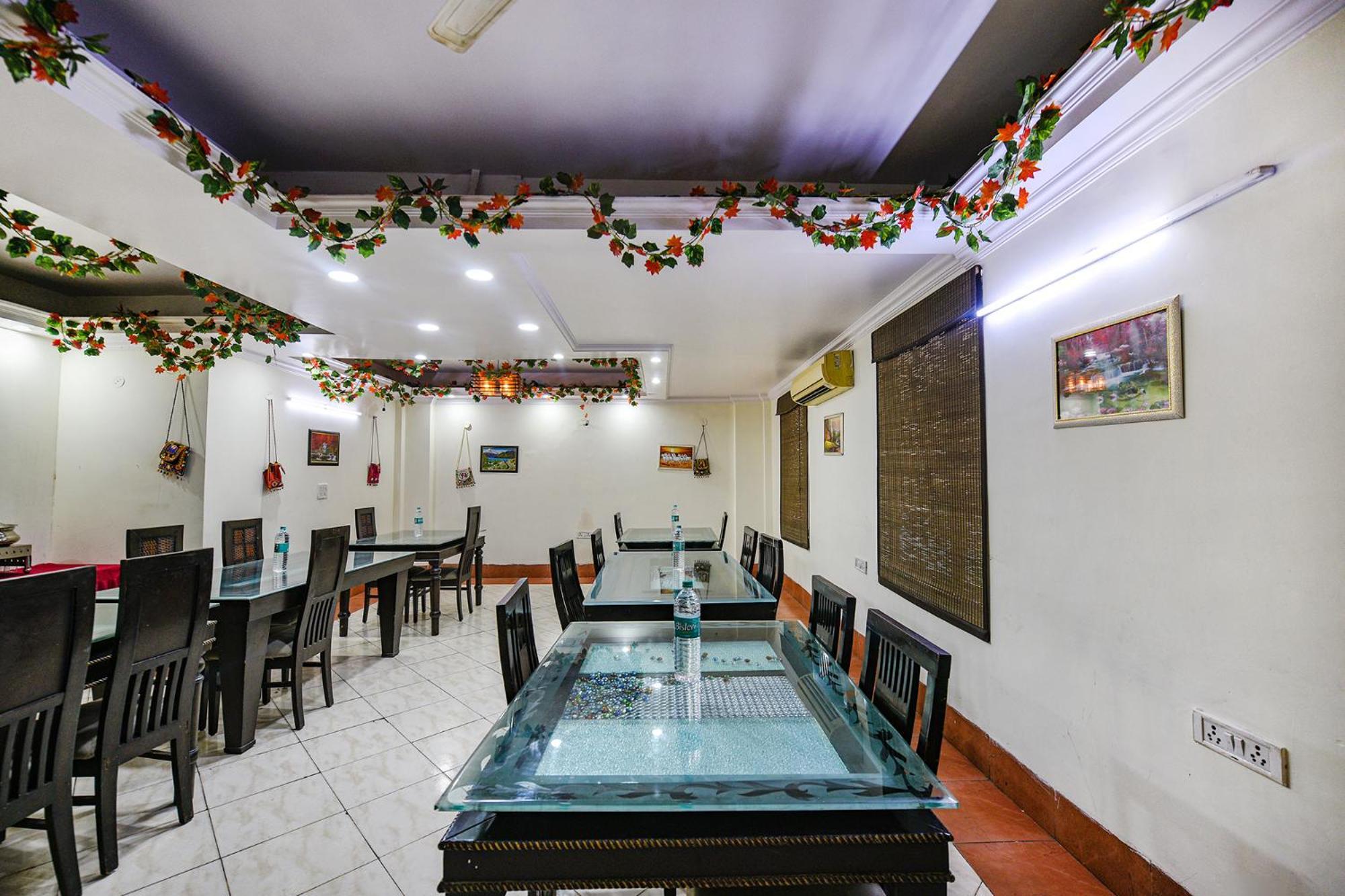 Fabhotel Swiss International Patel Nagar 3*