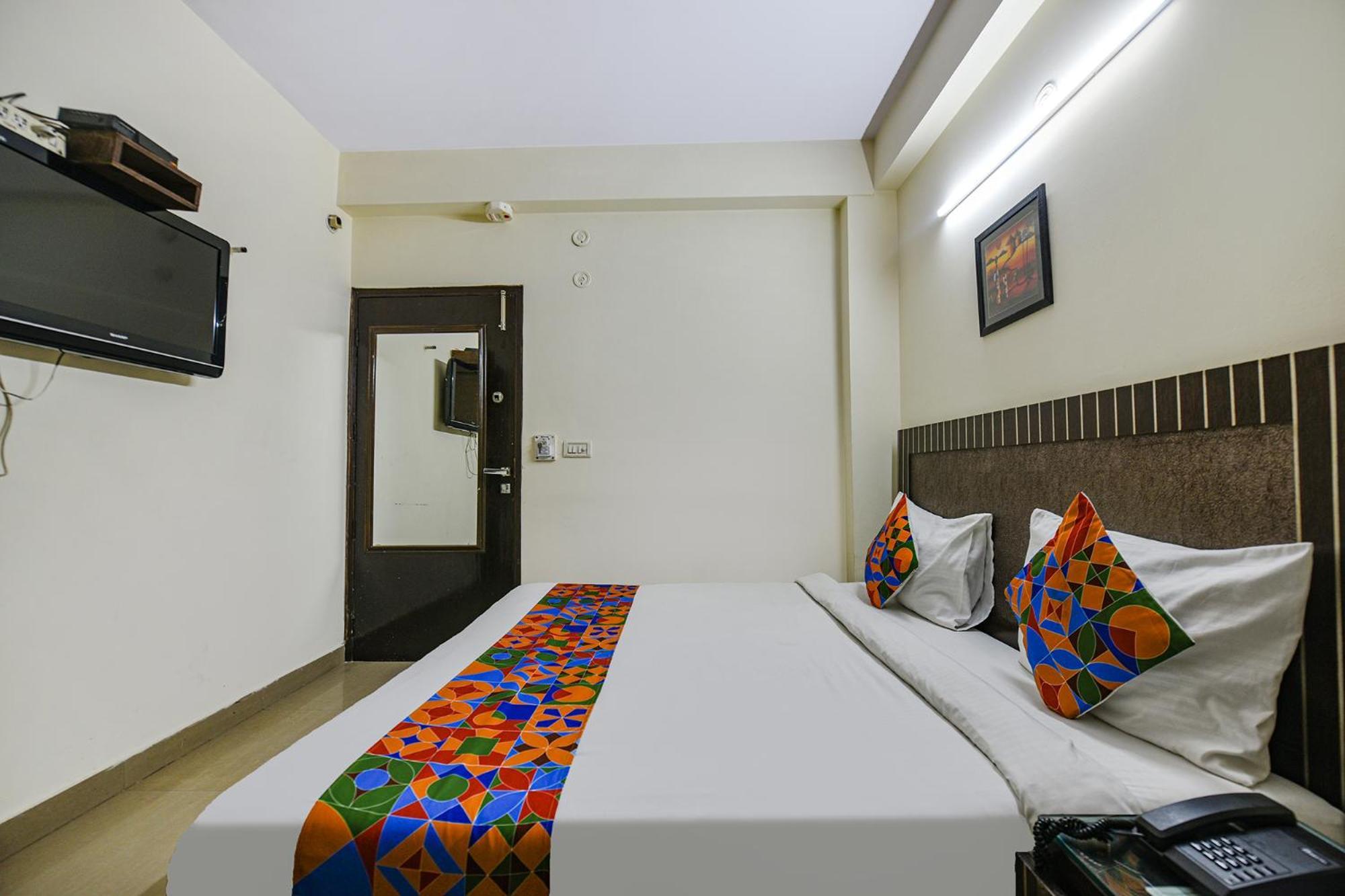 Fabhotel Swiss International Patel Nagar Hotel 3*