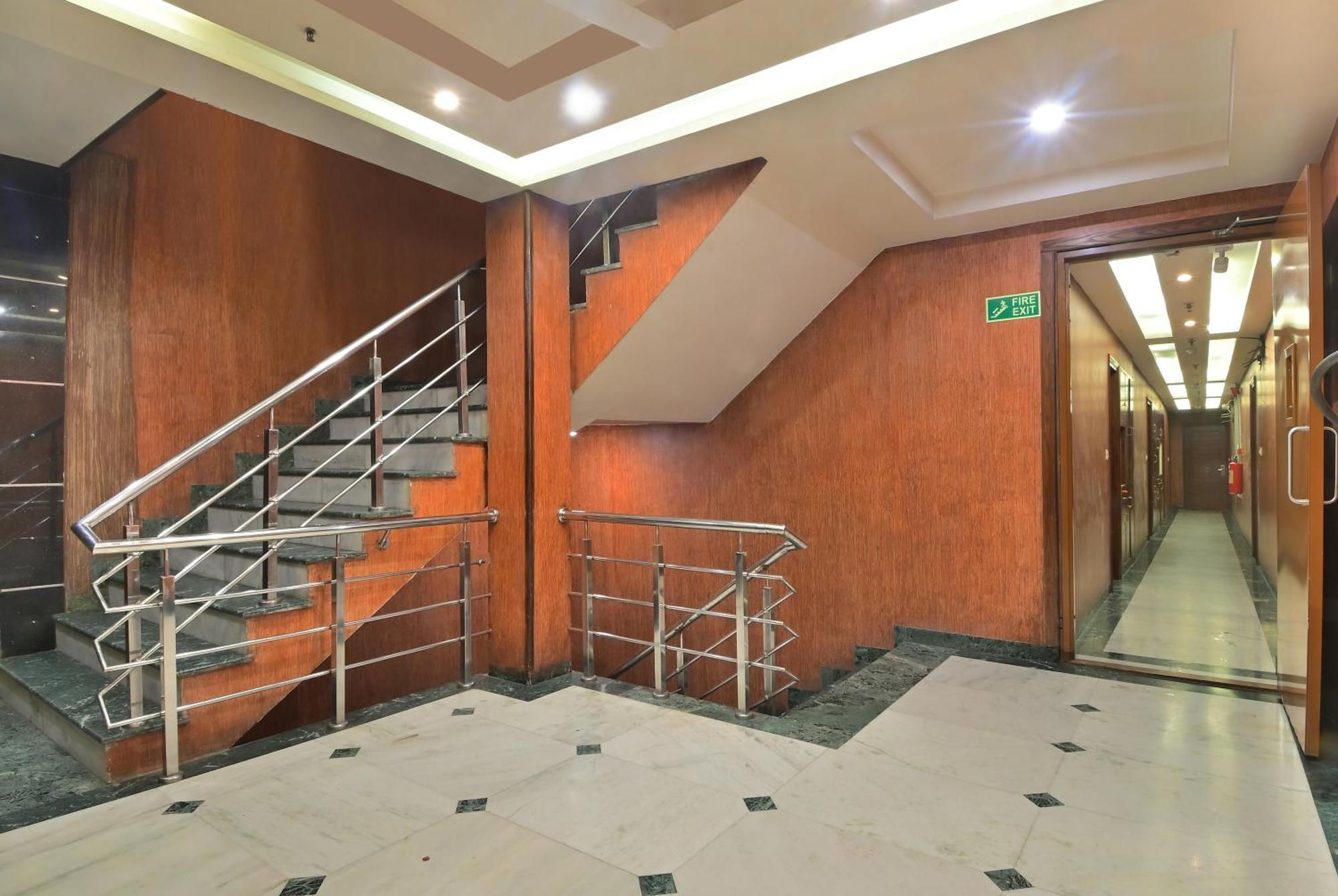 Hotel Hari Piorko Grand - 2 Min From New Railway Station Delhi (National Capital Territory of India)