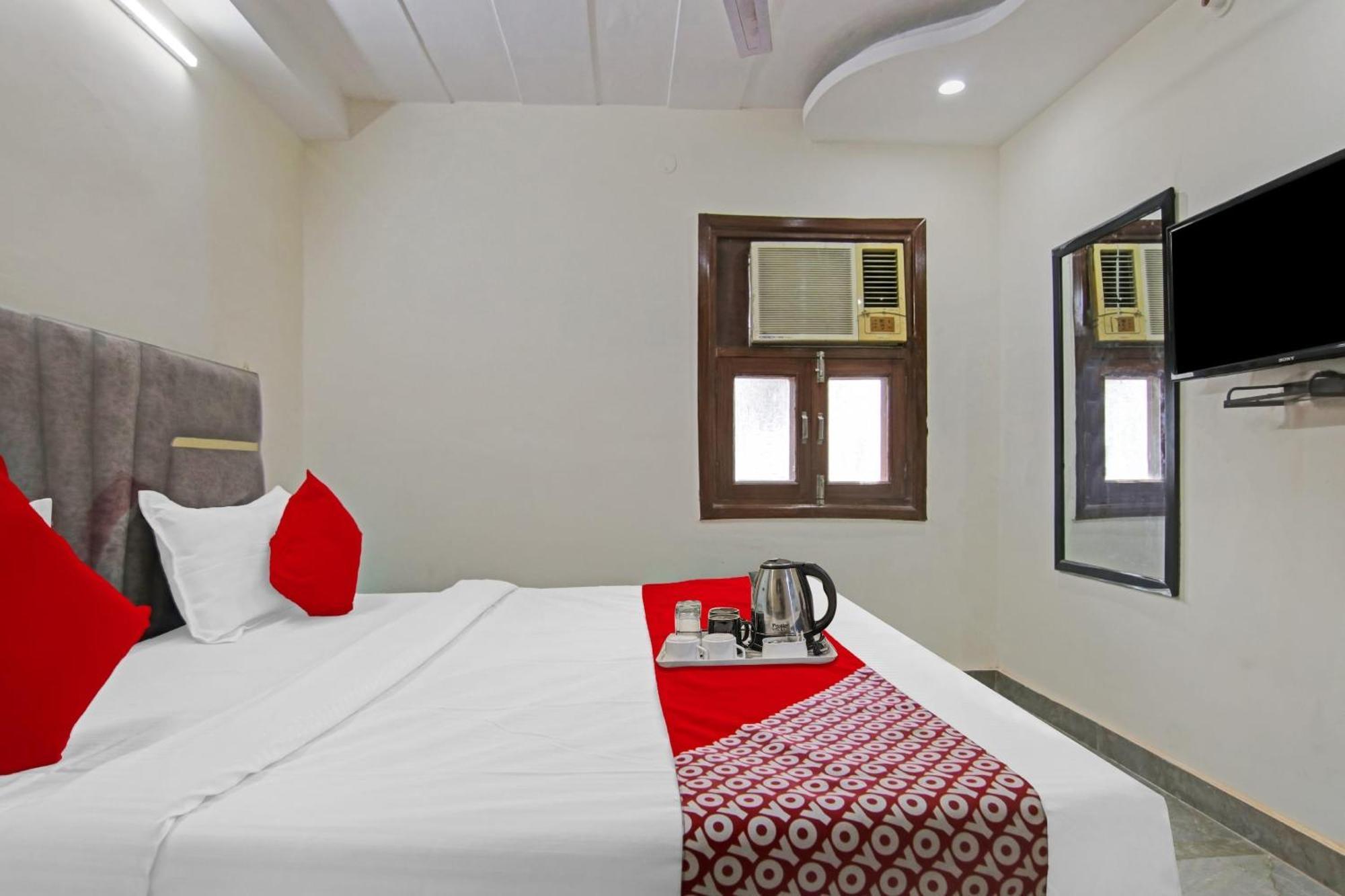 O King Near Tdi Mall 4*