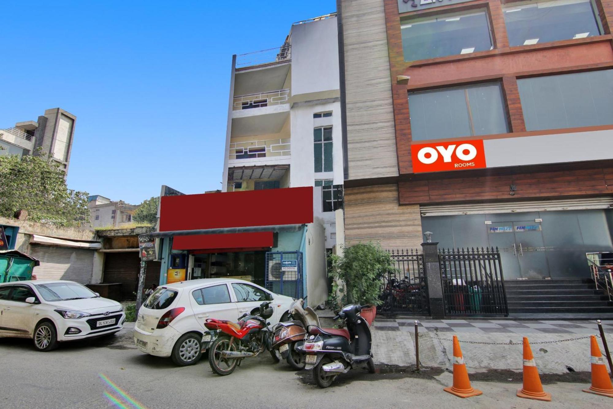 Hotel O King Near Tdi Mall 4*