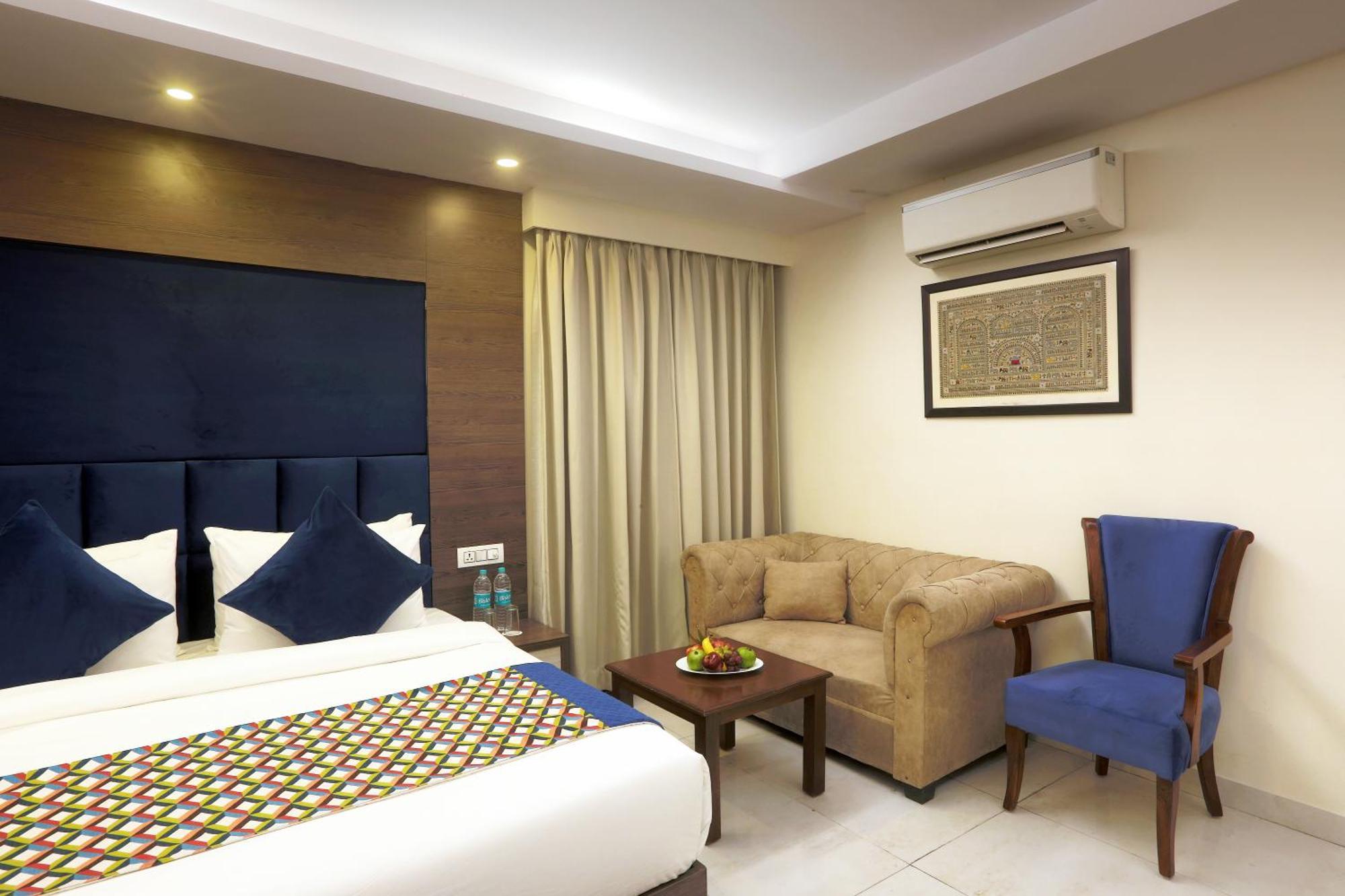 Cardinal Express Oxmo Igi Airport Delhi Hotel 4*