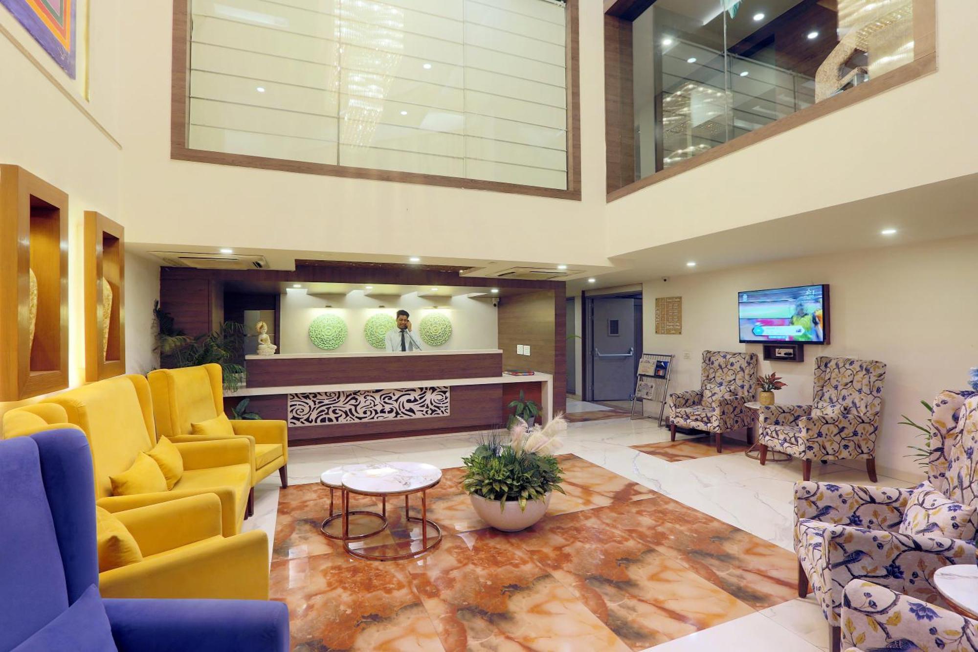 Cardinal Express Oxmo Igi Airport Delhi Hotel 4*