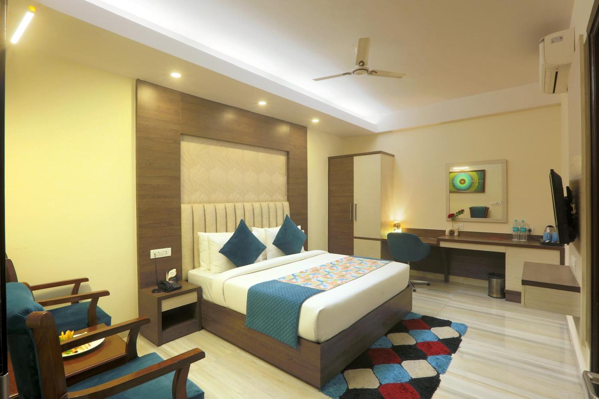 Cardinal Express Oxmo Igi Airport Delhi 4*