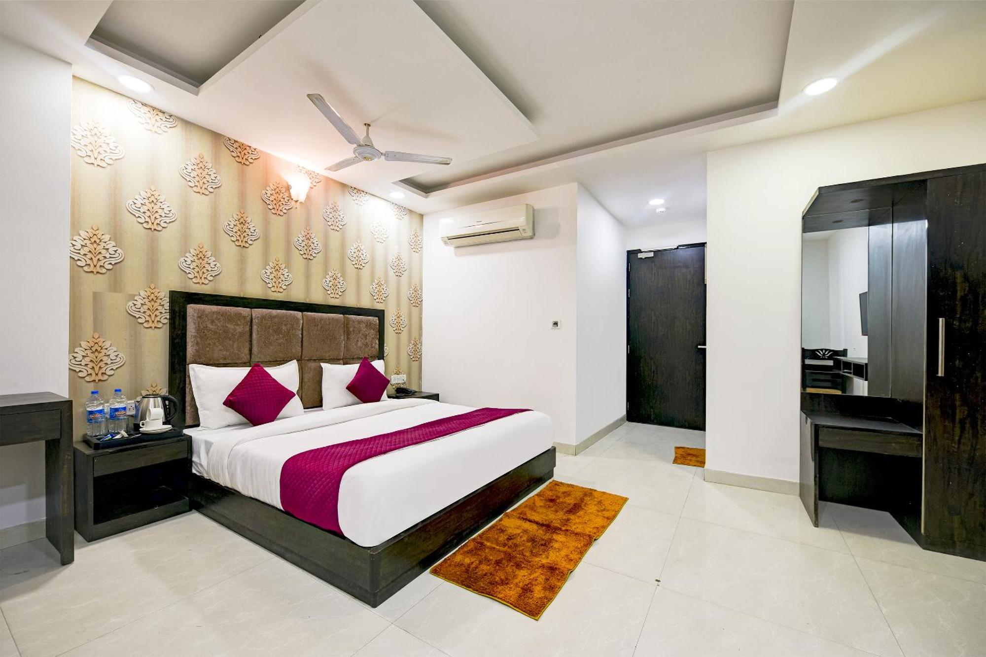 The Empire Near Delhi Airport 4*