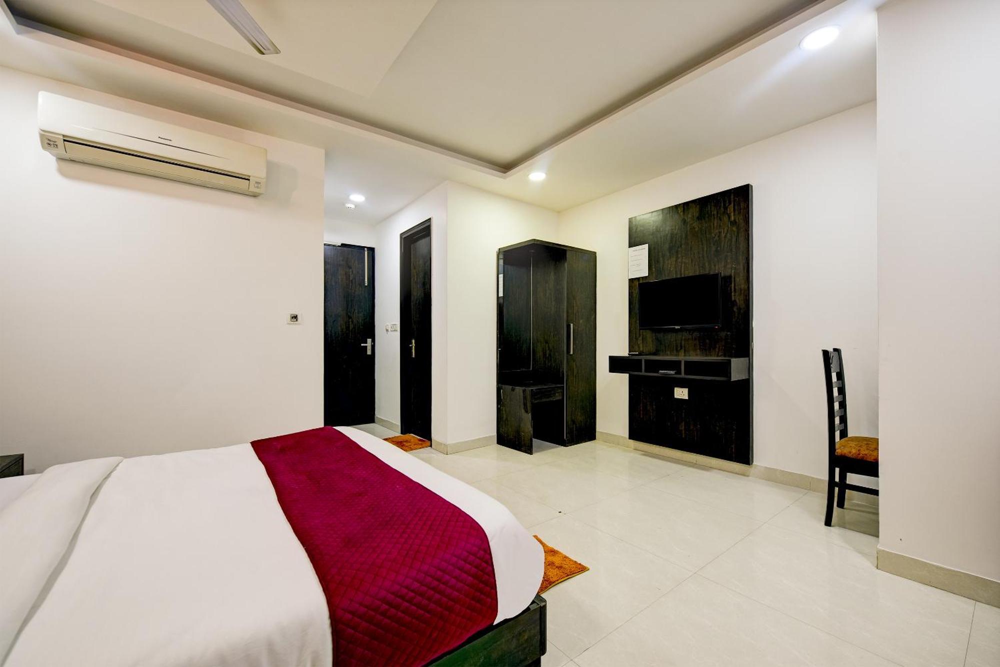 Hotel The Empire Near Delhi Airport 4*