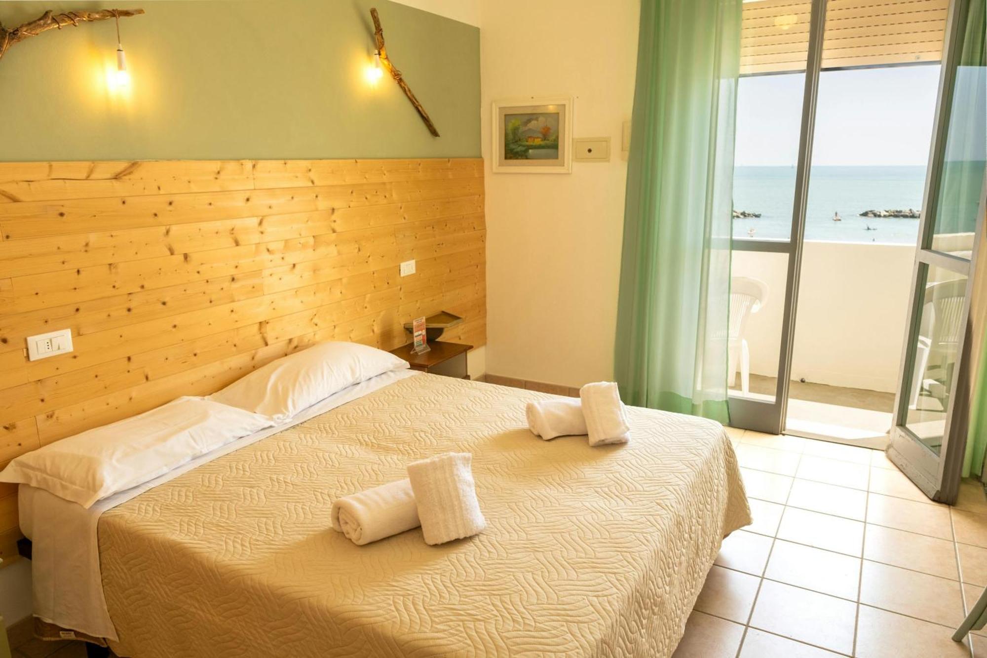 Hotel The Heights A Family Near Igi Airport 4*