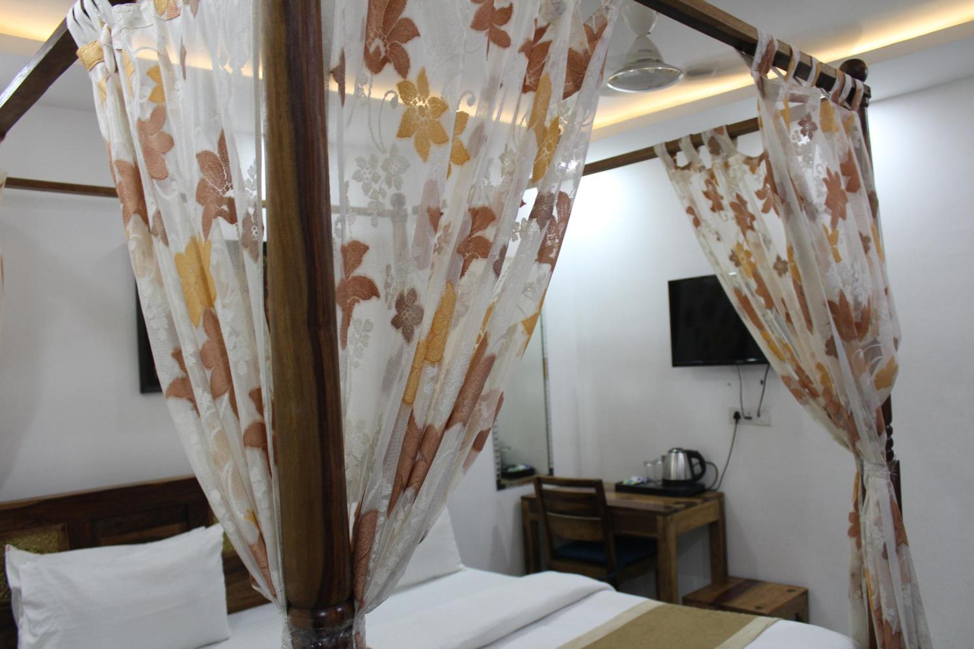 Hotel Yess Boss International