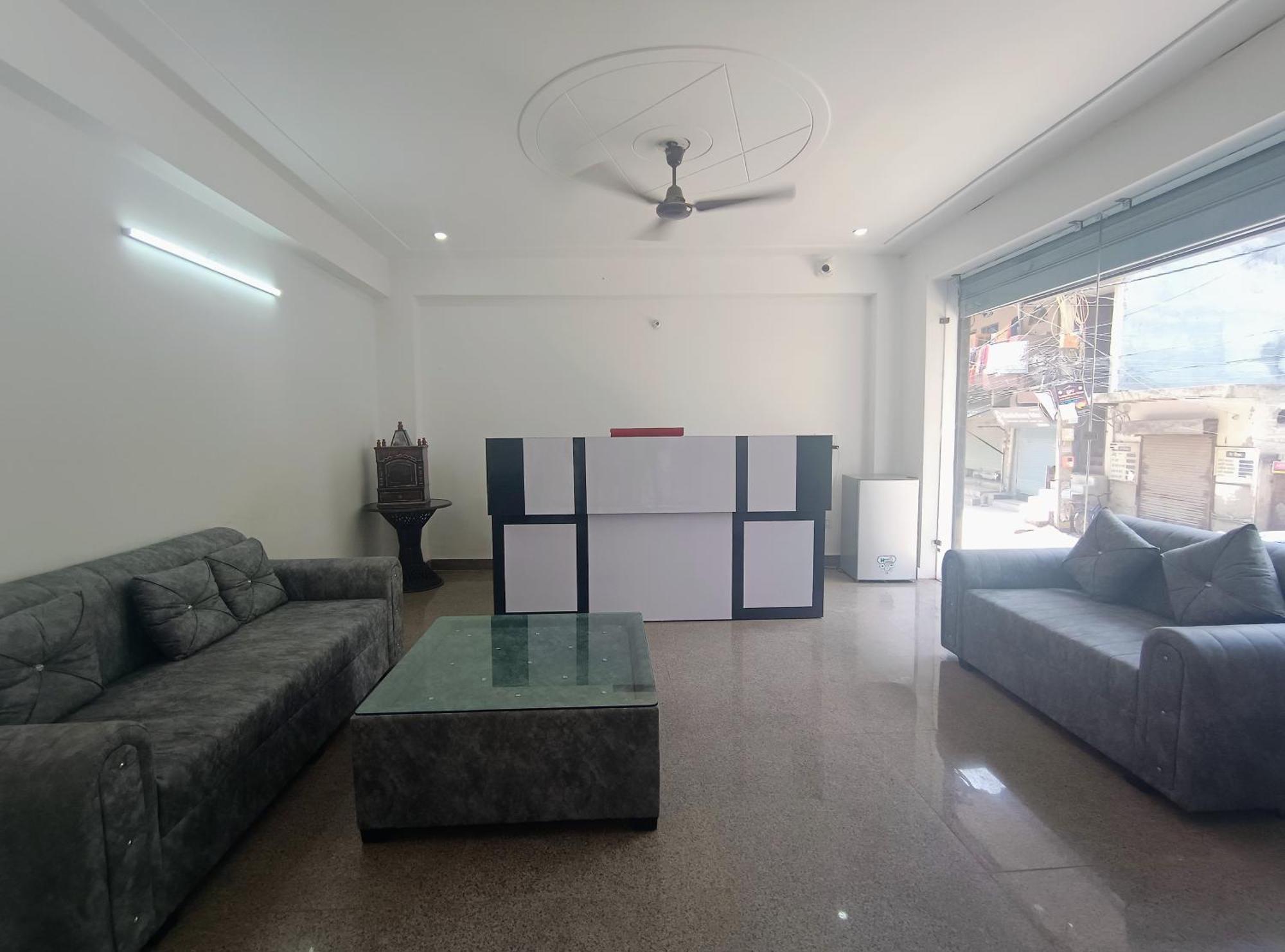 Hotel Krishna Tower 3*