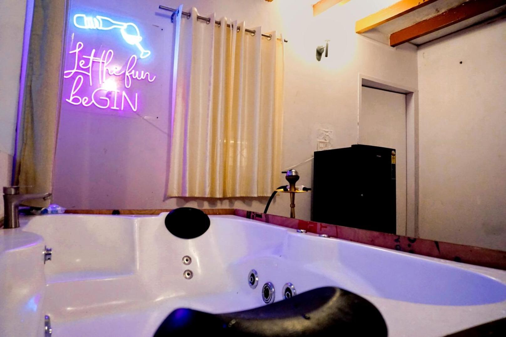 Lakeside Serenity Retreat * New Delhi