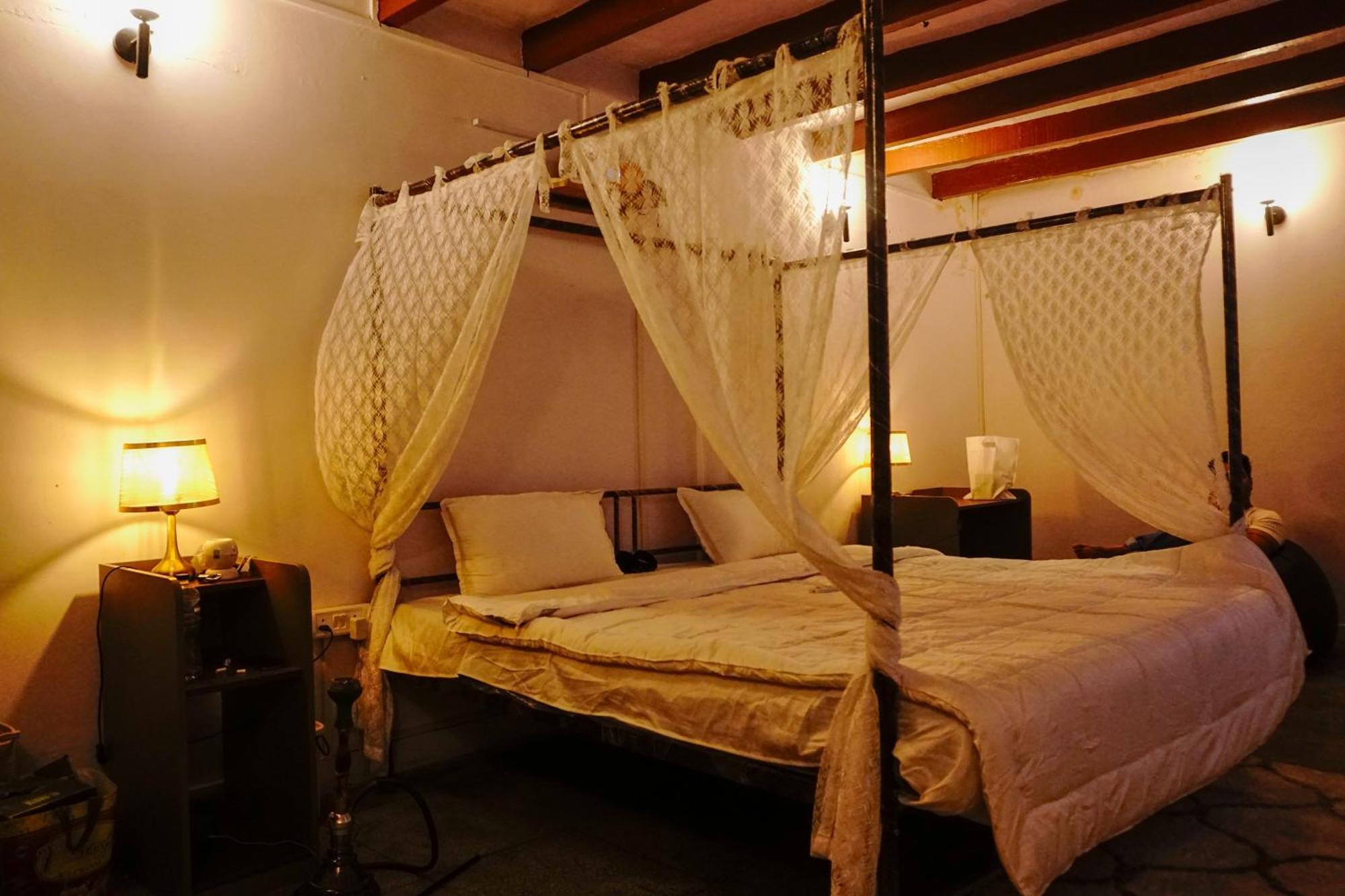 Lakeside Serenity Retreat * New Delhi