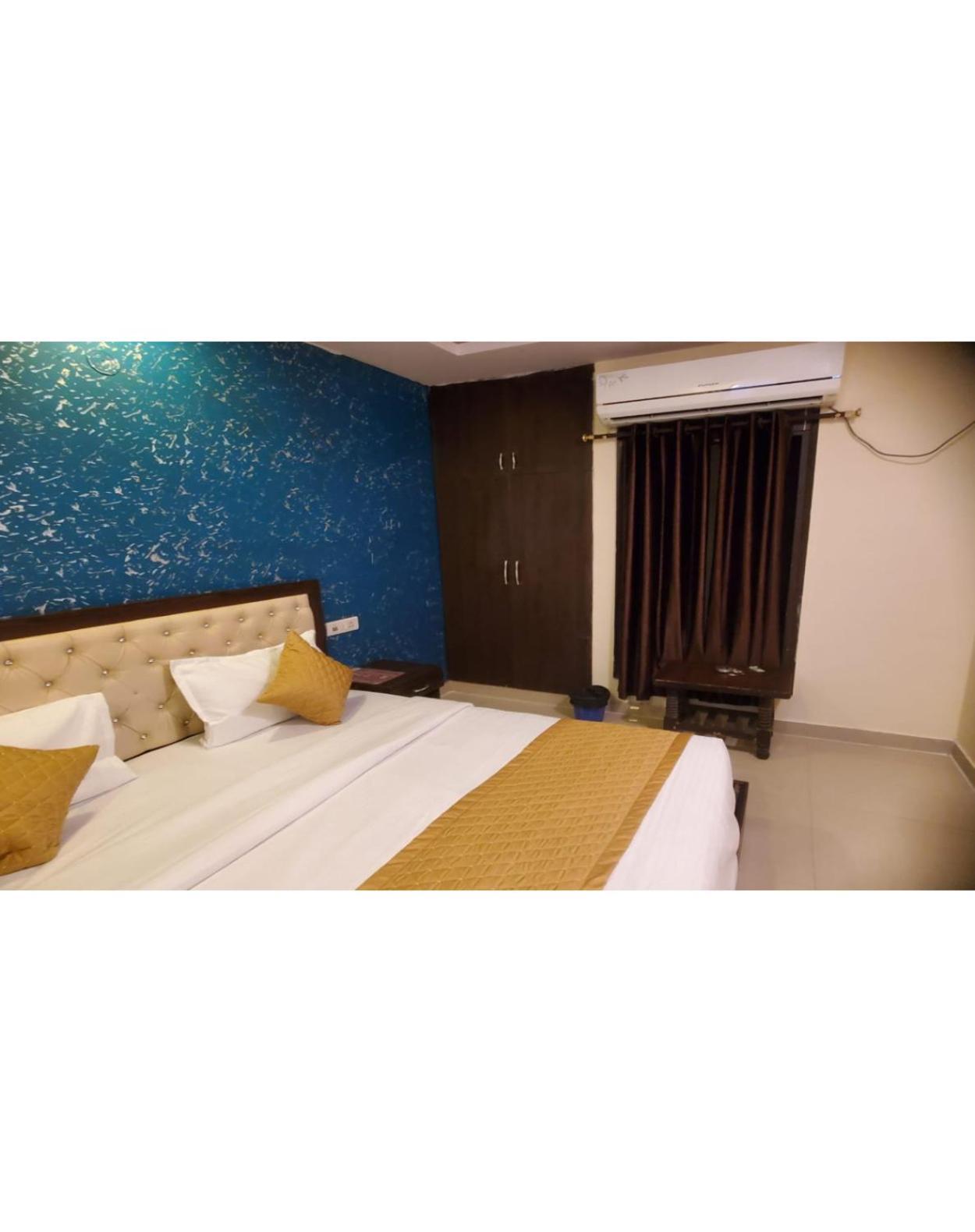 Tourist Hotel Nova Deli