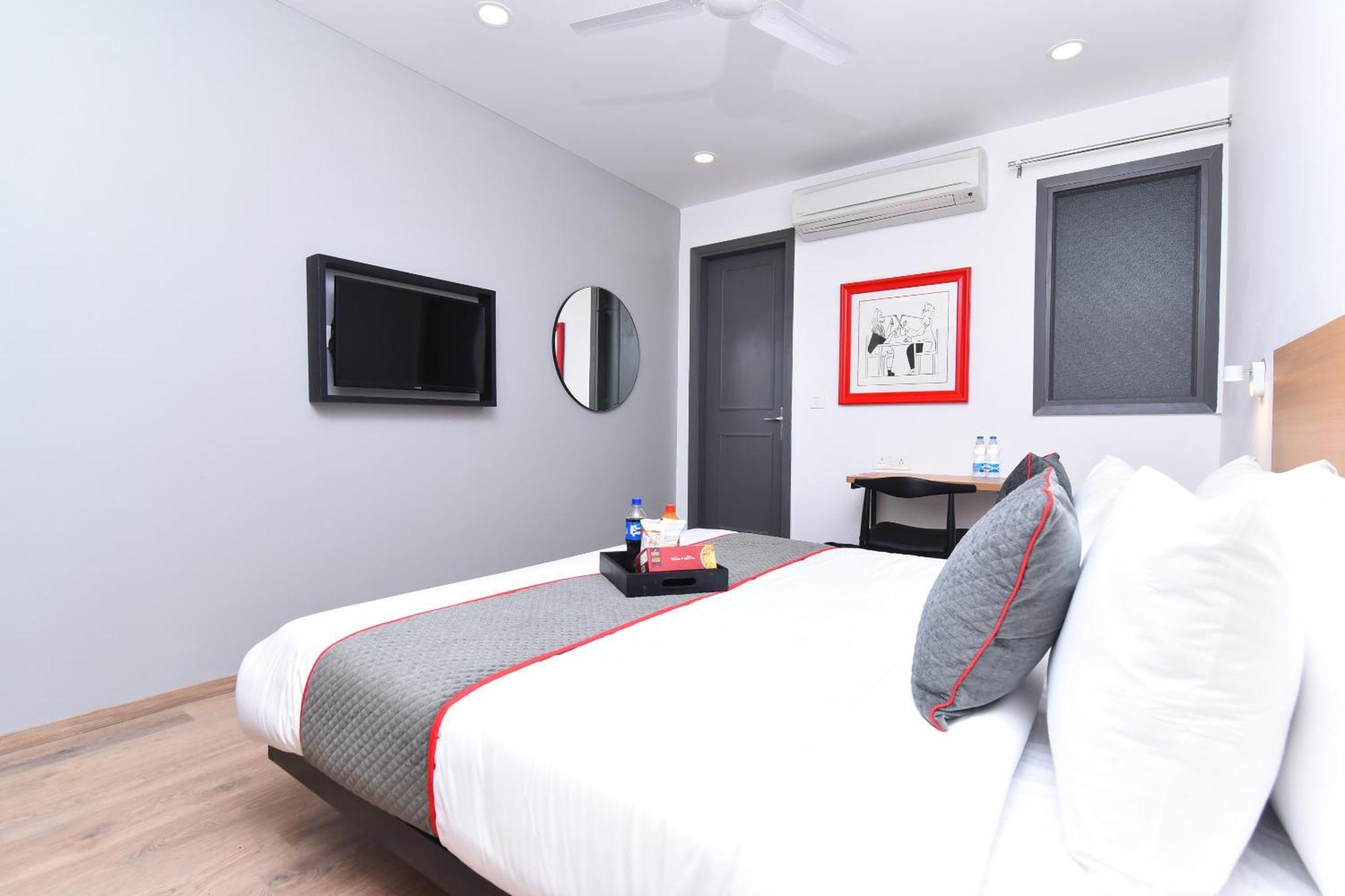 Townhouse Rudra Near Chhatarpur Metro Station Hotel