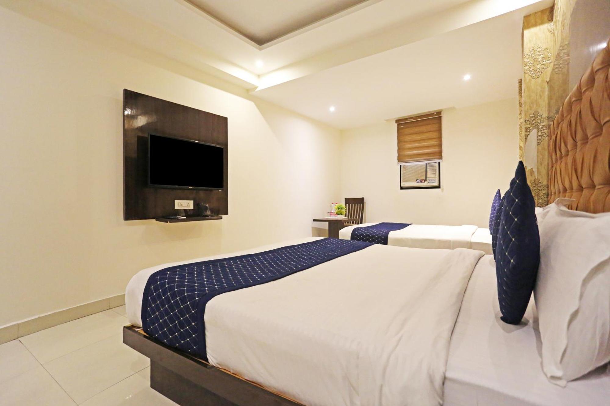 Hotel Iconic Igi Delhi International Airport 3*