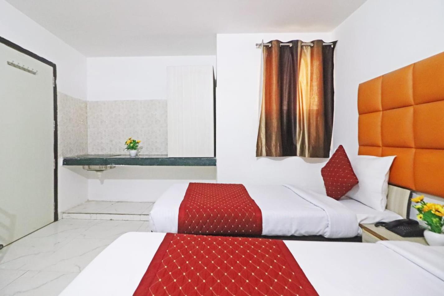 Iconic Igi Delhi International Airport Hotel