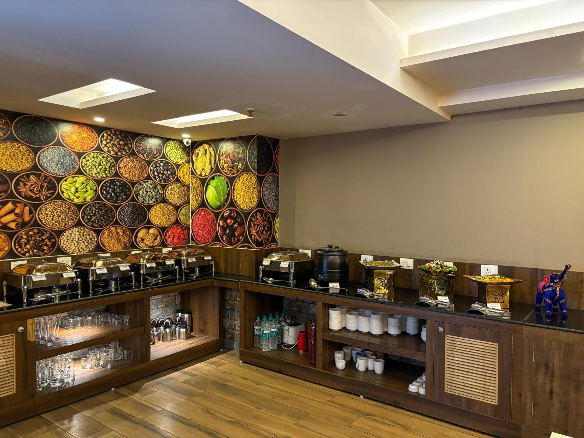 Oxmo Delhi Airport With Free Airport Transsfer Hotel