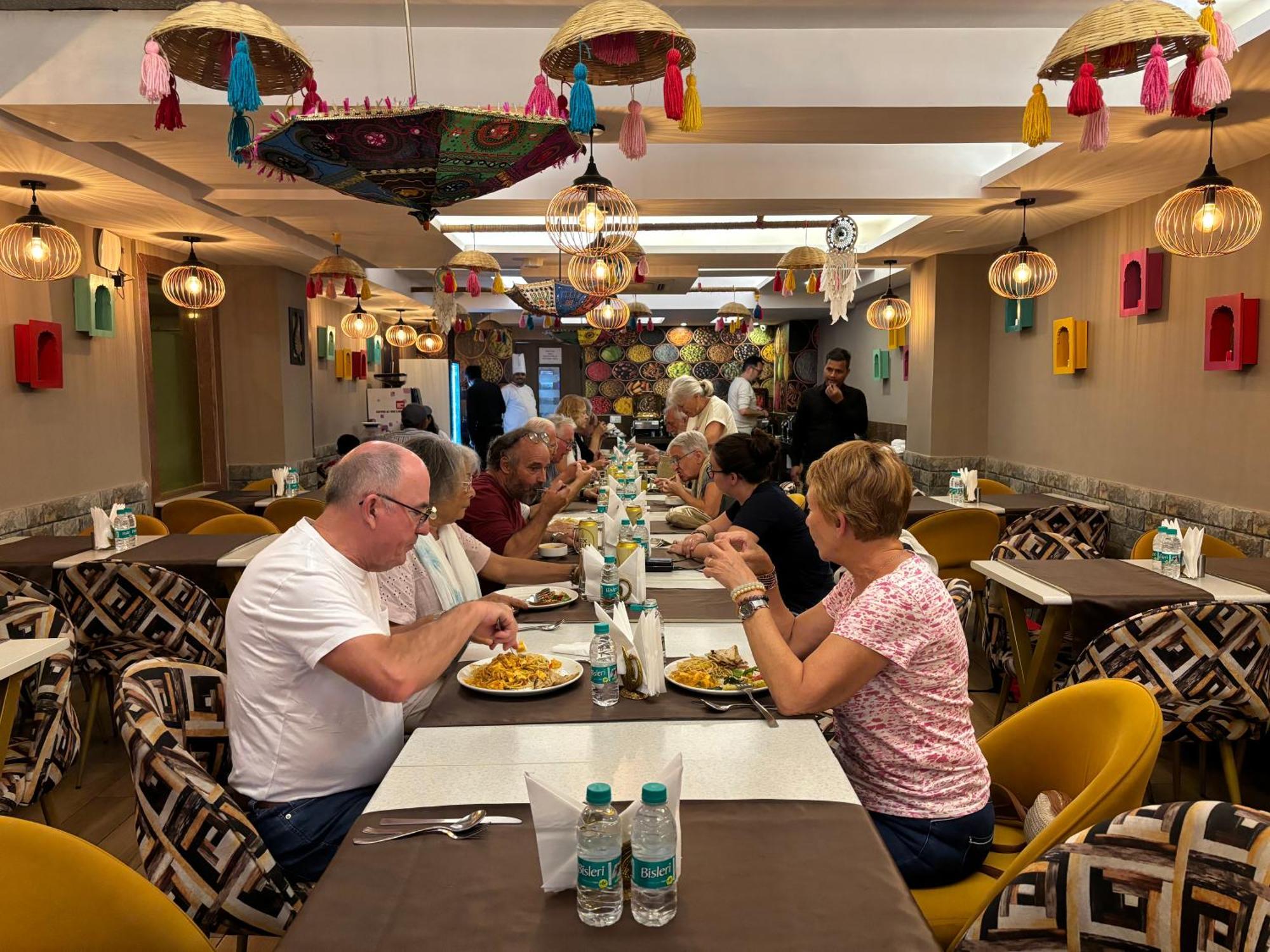 Hotel Oxmo Delhi Airport With Free Airport Transsfer 4*