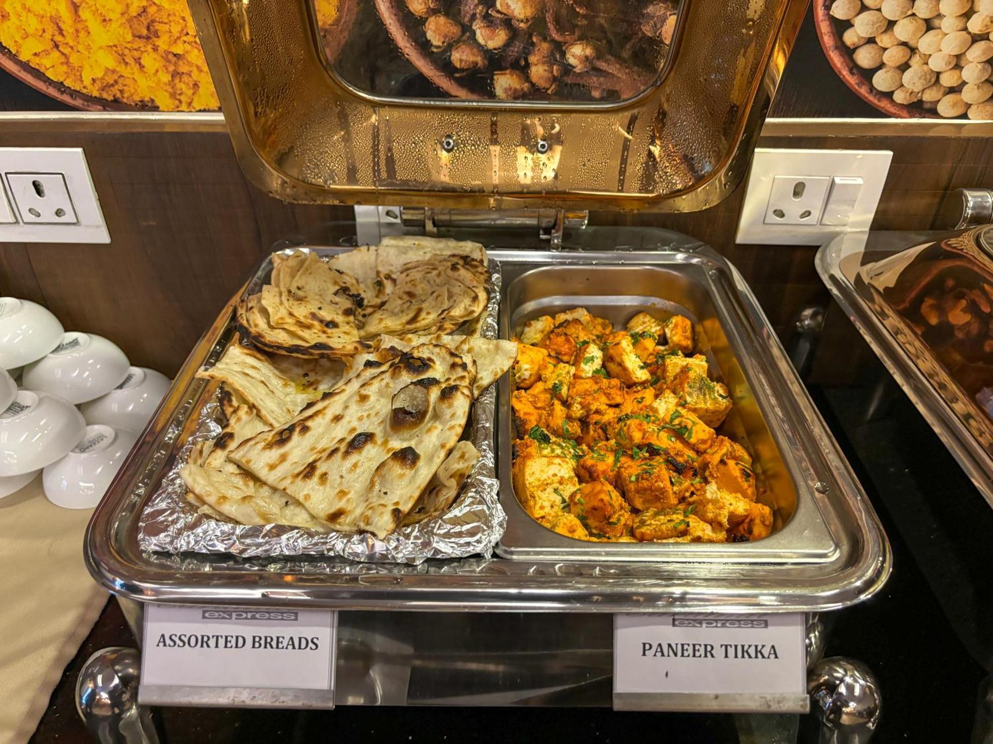 Oxmo Delhi Airport With Free Airport Transsfer Hotel