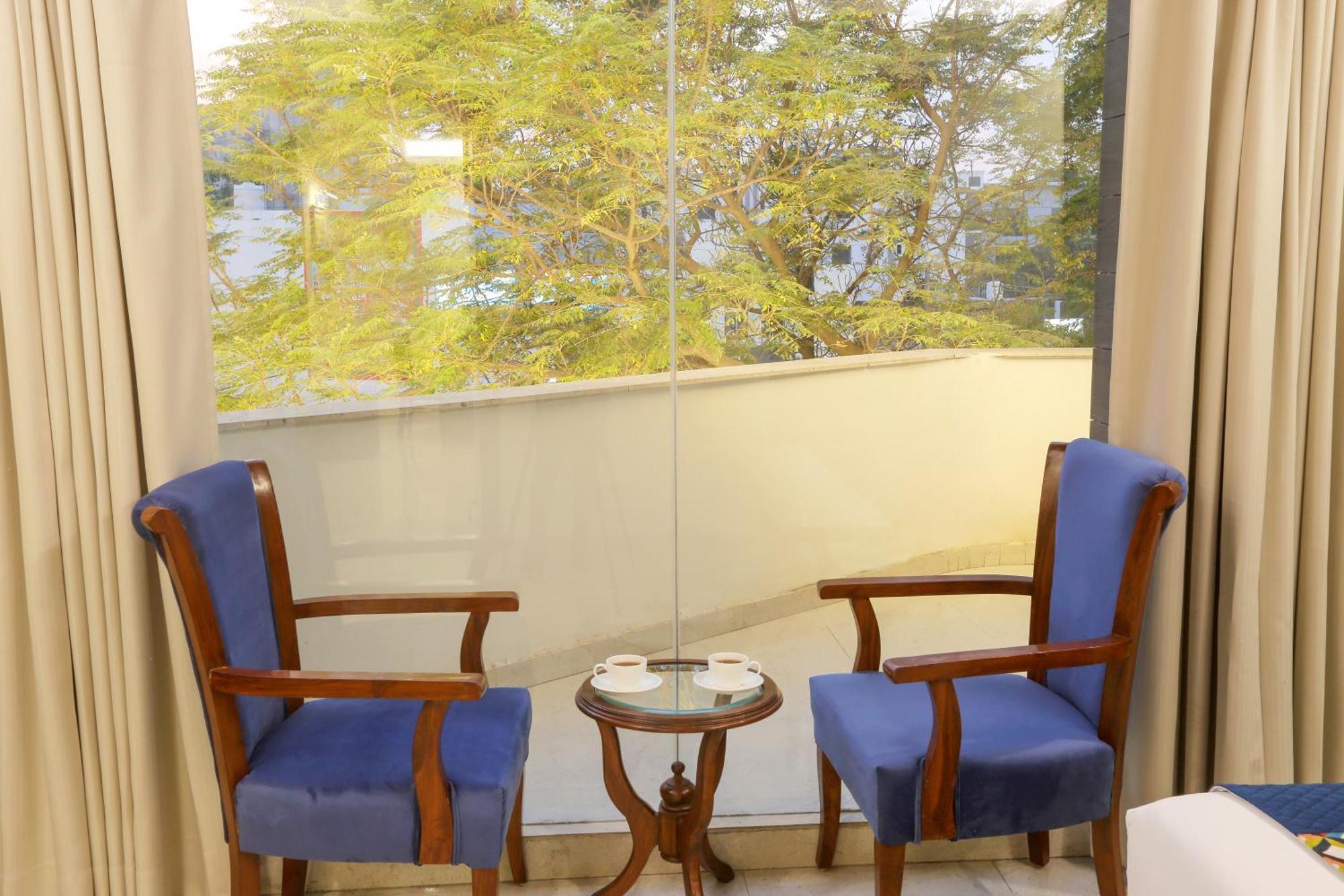 Hotel Oxmo Delhi Airport With Free Airport Transsfer 4*