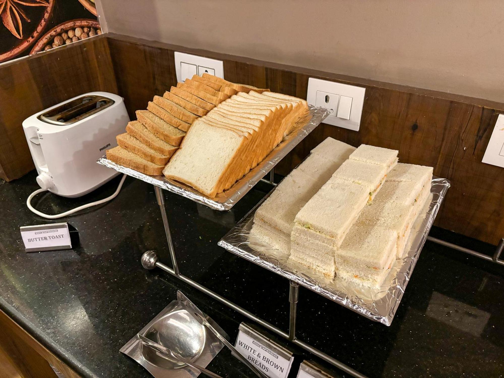Cardinal Express Oxmo Igi Airport Delhi 4* New Delhi