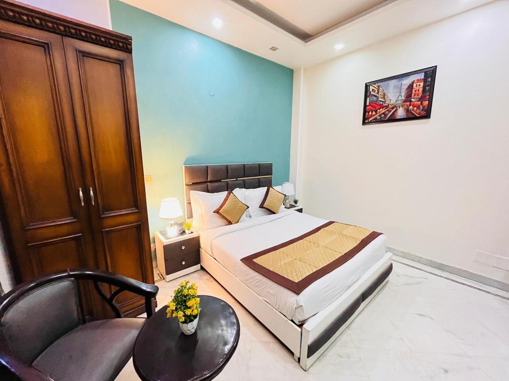 South - Park Near Hauz Khas South Delhi New Delhi
