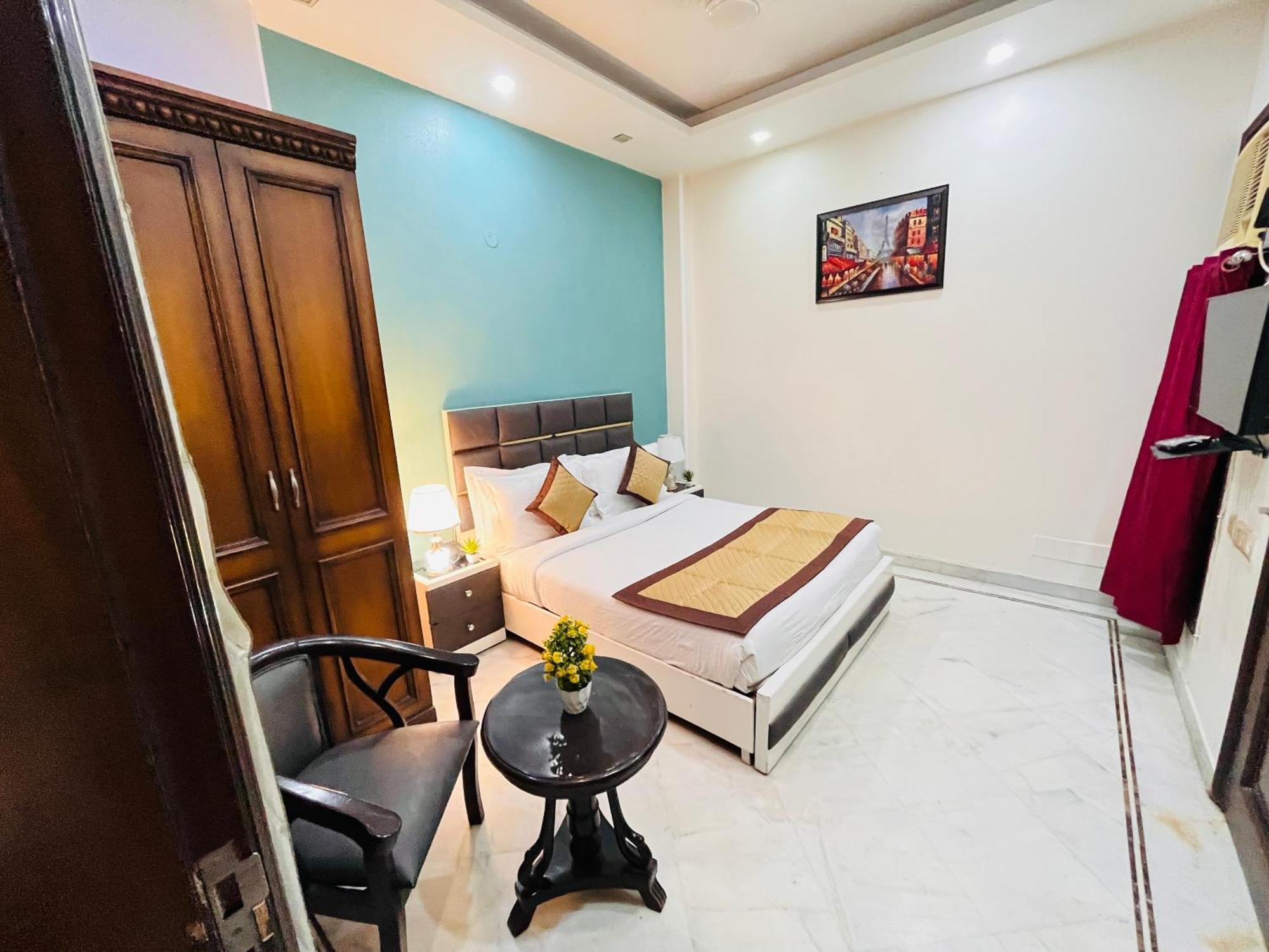 South - Park Near Hauz Khas South Delhi Hotel