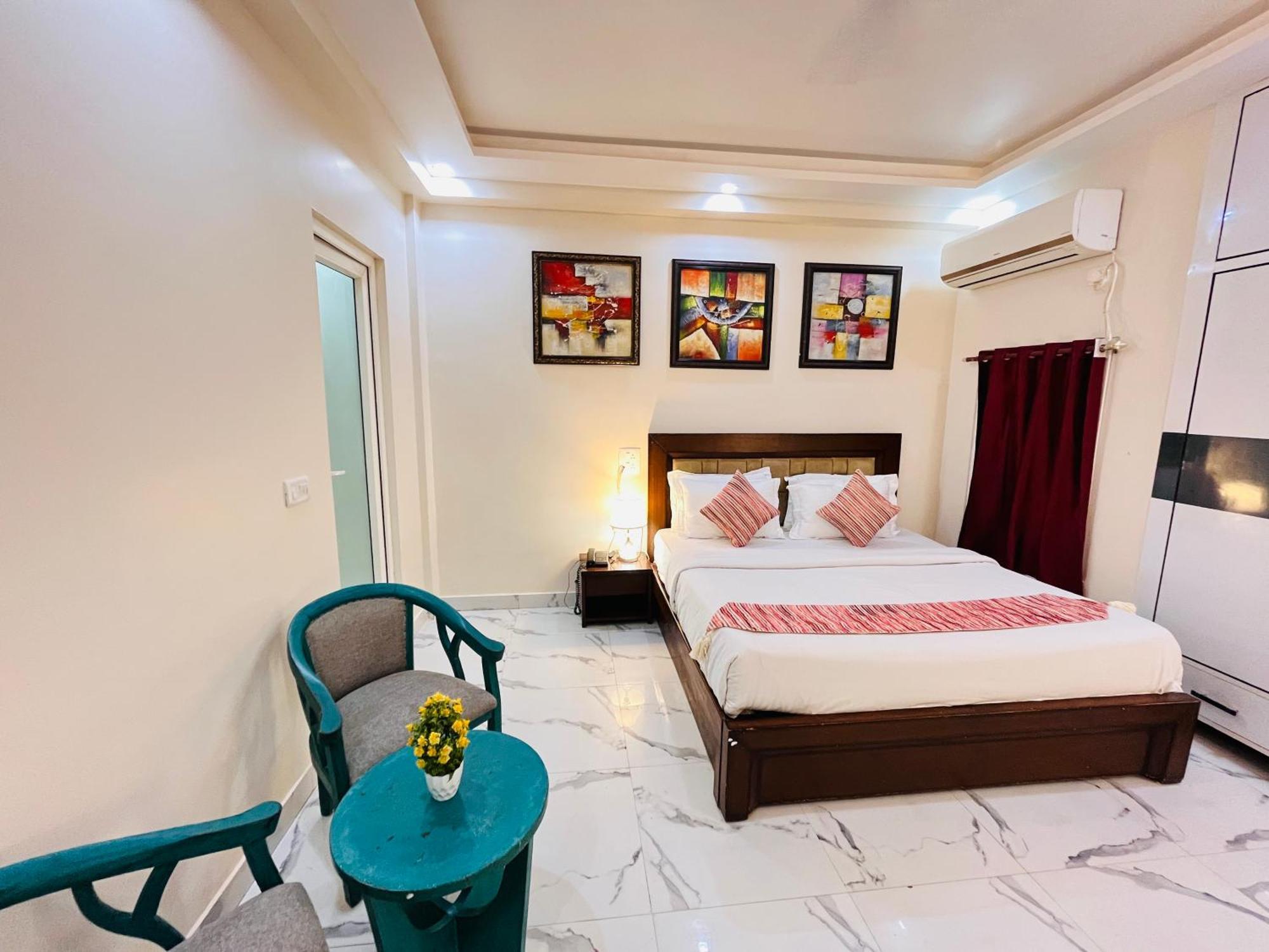 South - Park Near Hauz Khas South Delhi New Delhi
