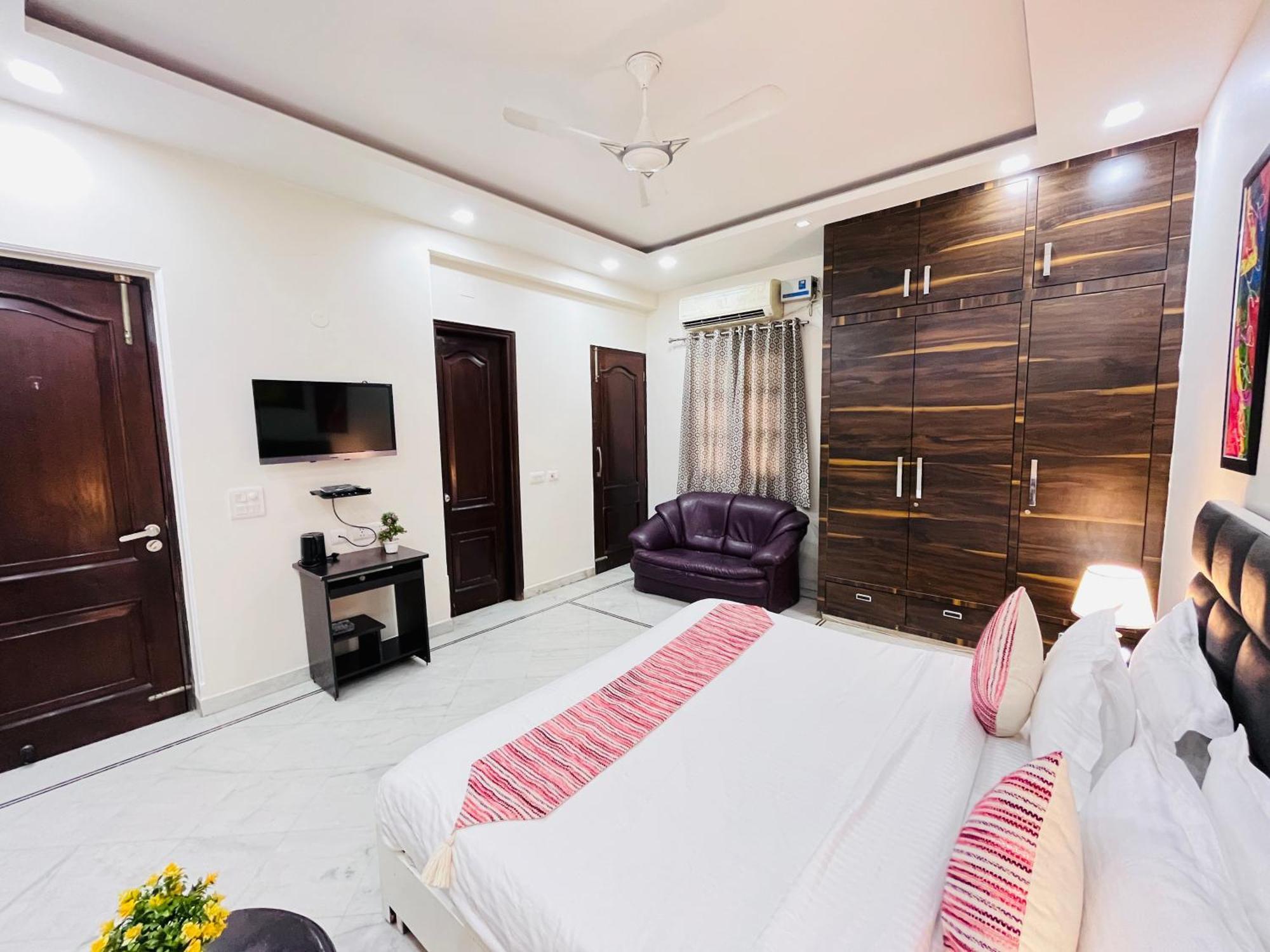 South - Park Near Hauz Khas South Delhi New Delhi