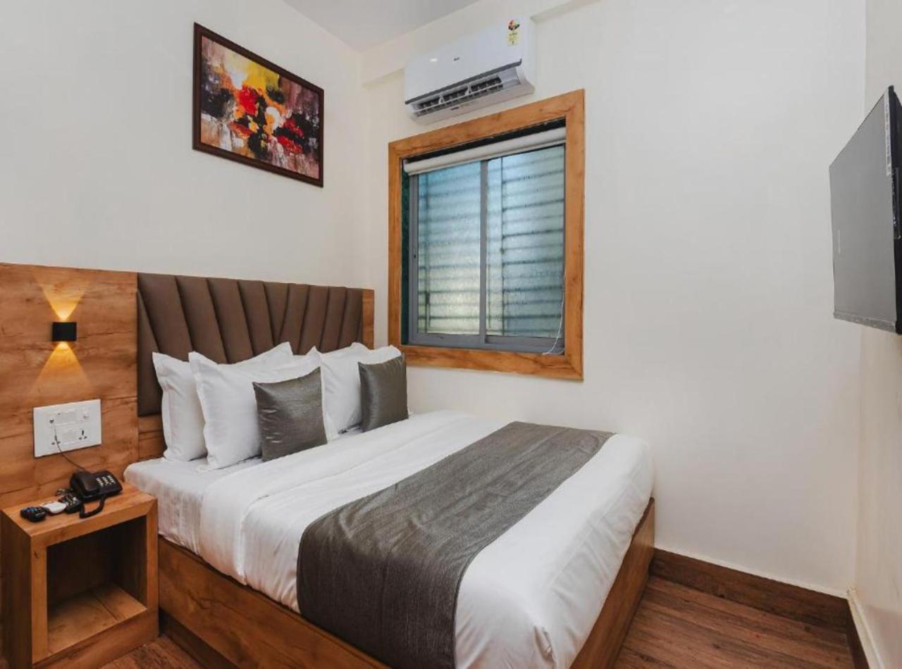 Airport De Olive Aero Near Igi Airport 4*