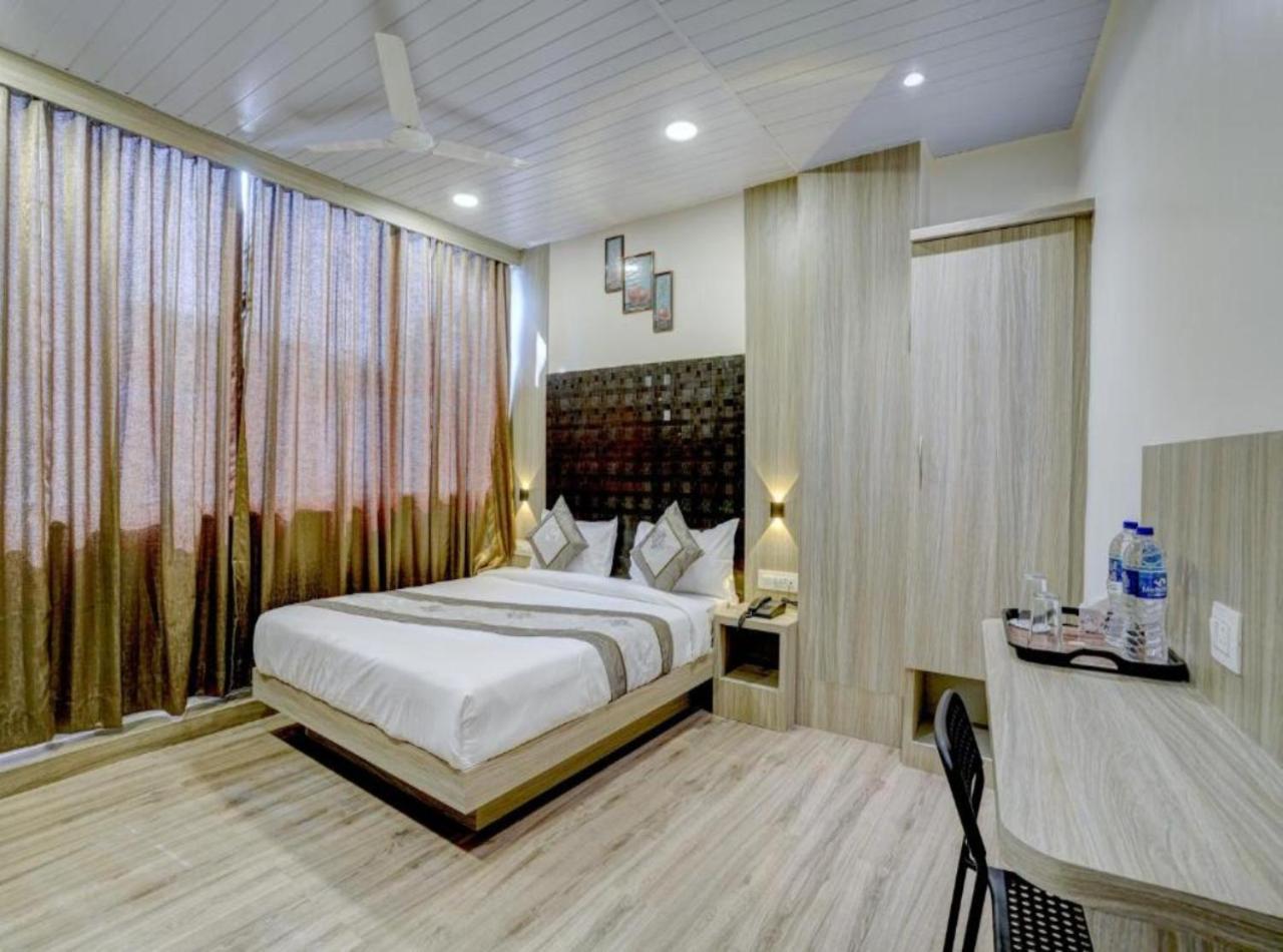 Airport De Olive Aero Near Igi Airport New Delhi