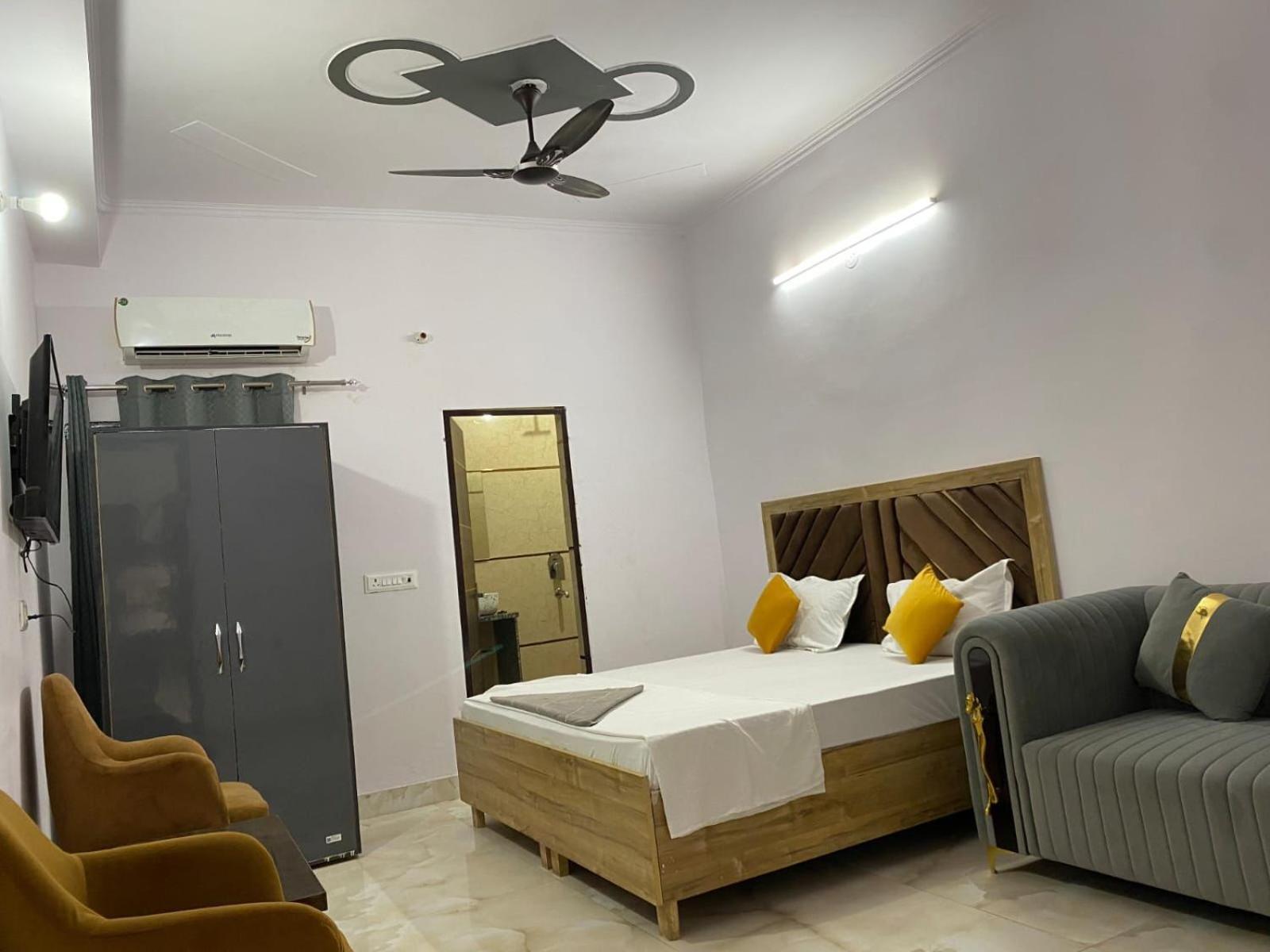 Hotel Couple Friendly Comfort Near Mundka Metro Station