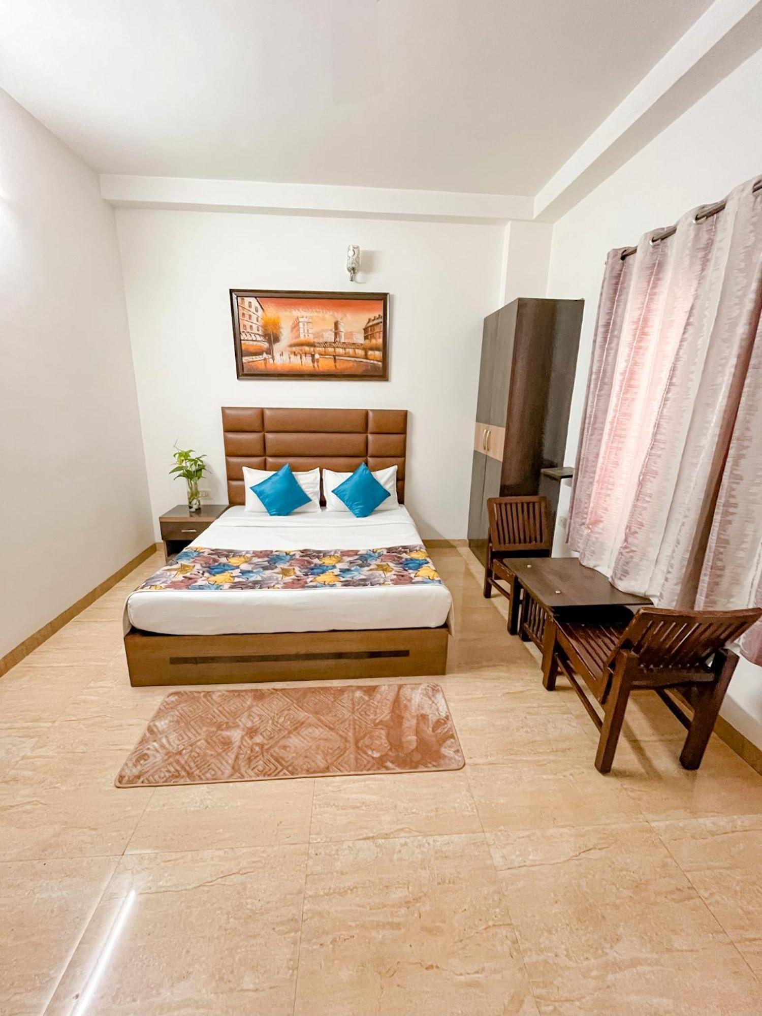 Runway Residency At Pitampura