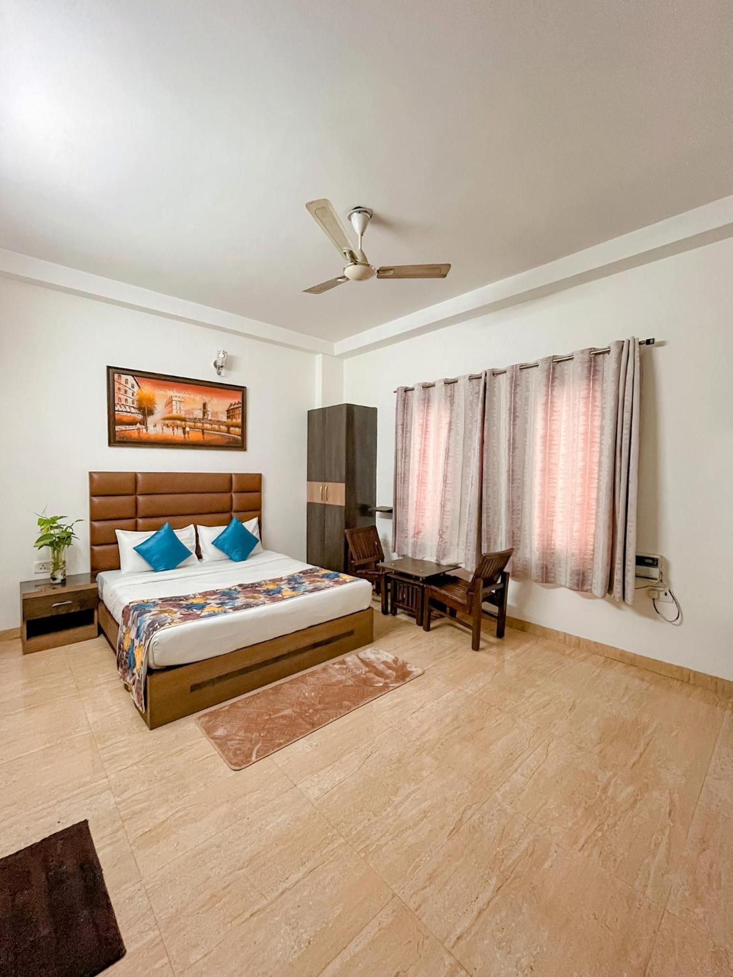 Runway Residency At Pitampura Bed & Breakfast