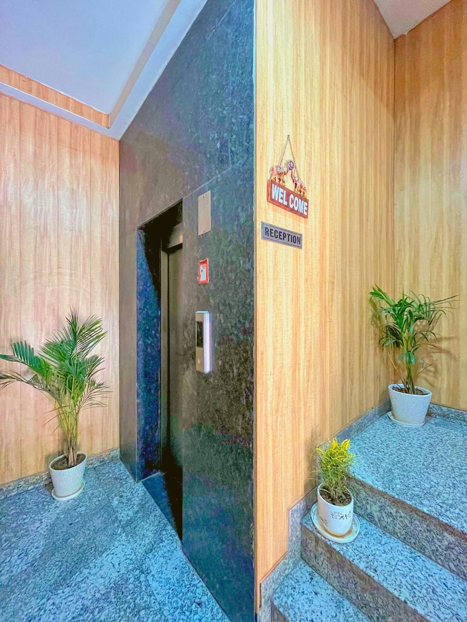 Bed & Breakfast Runway Residency At Pitampura