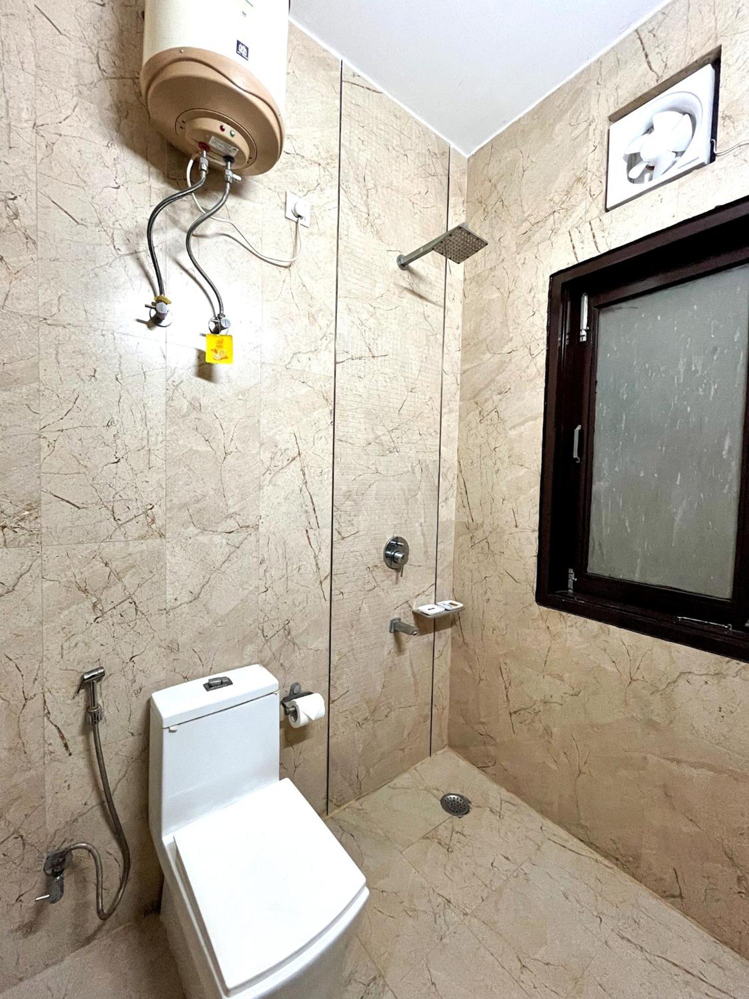 Bed & Breakfast Runway Residency At Pitampura