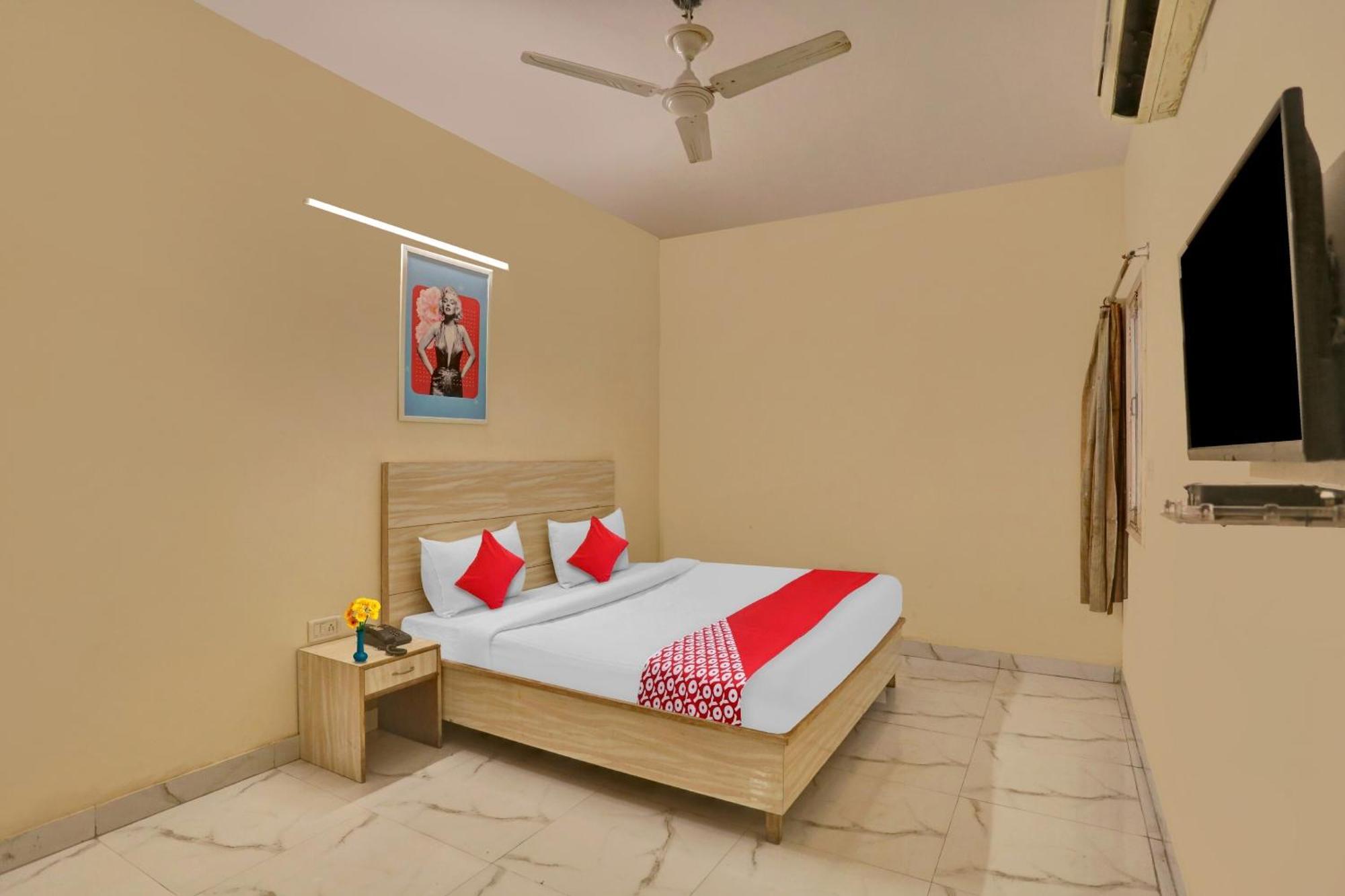 O Raas Near Near Laxmi Nagar Metro Station