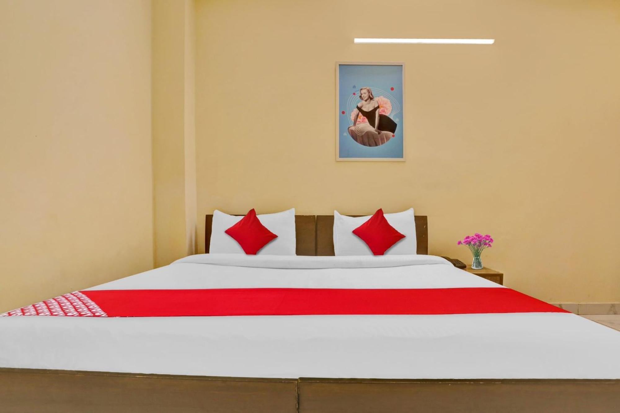 O Raas Near Near Laxmi Nagar Metro Station Hotel