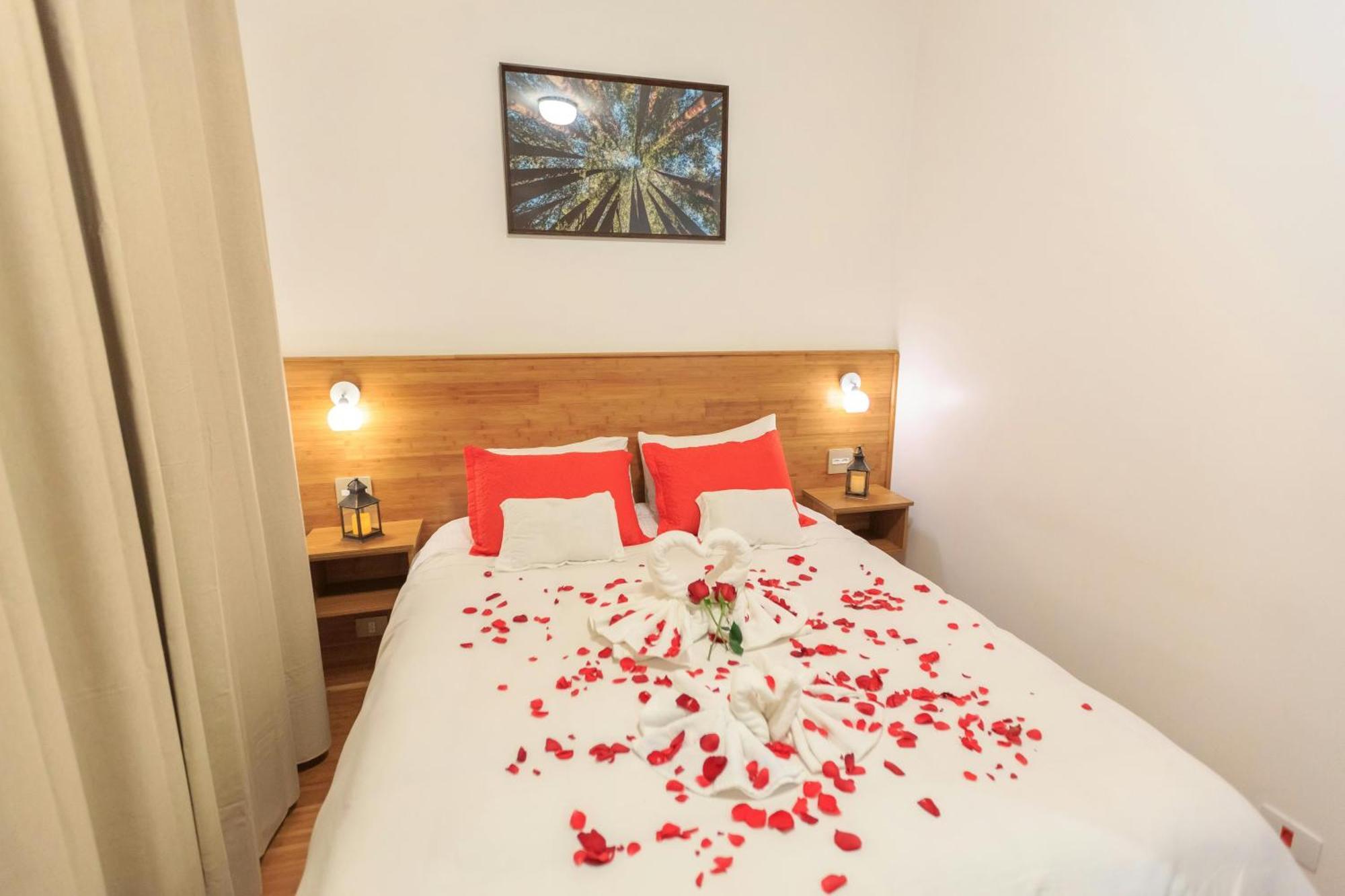 Hotel Triton Grand New Delhi