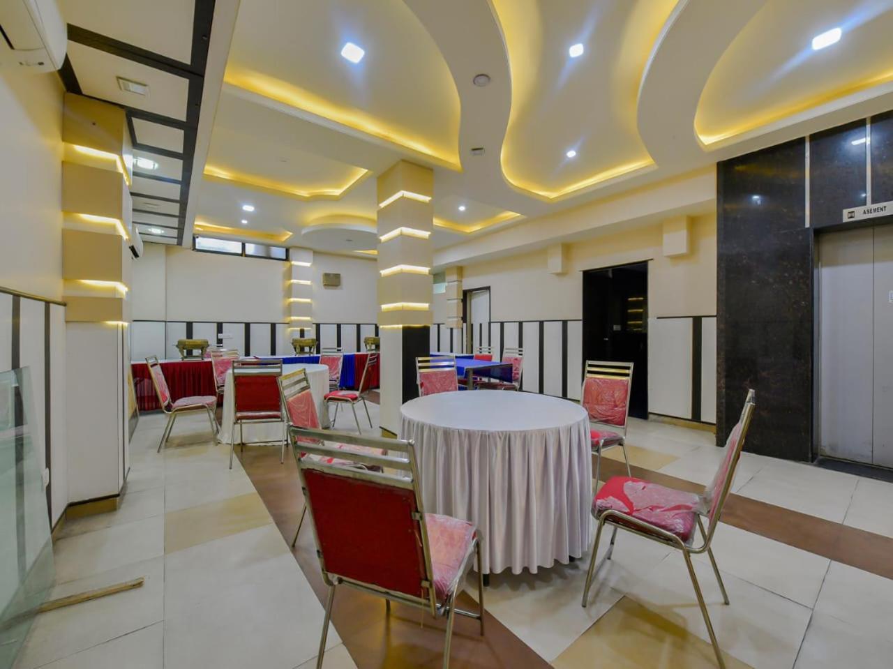 Hotel Triton Grand New Delhi