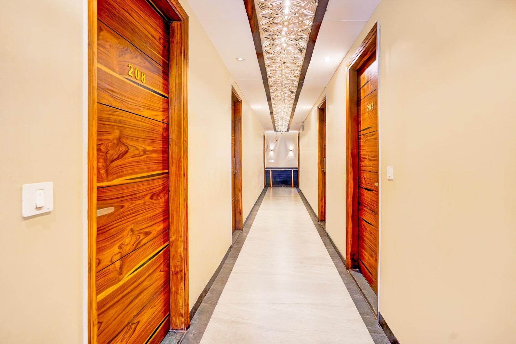 Marina Plaza A Family Near Igi Airport Delhi 4*