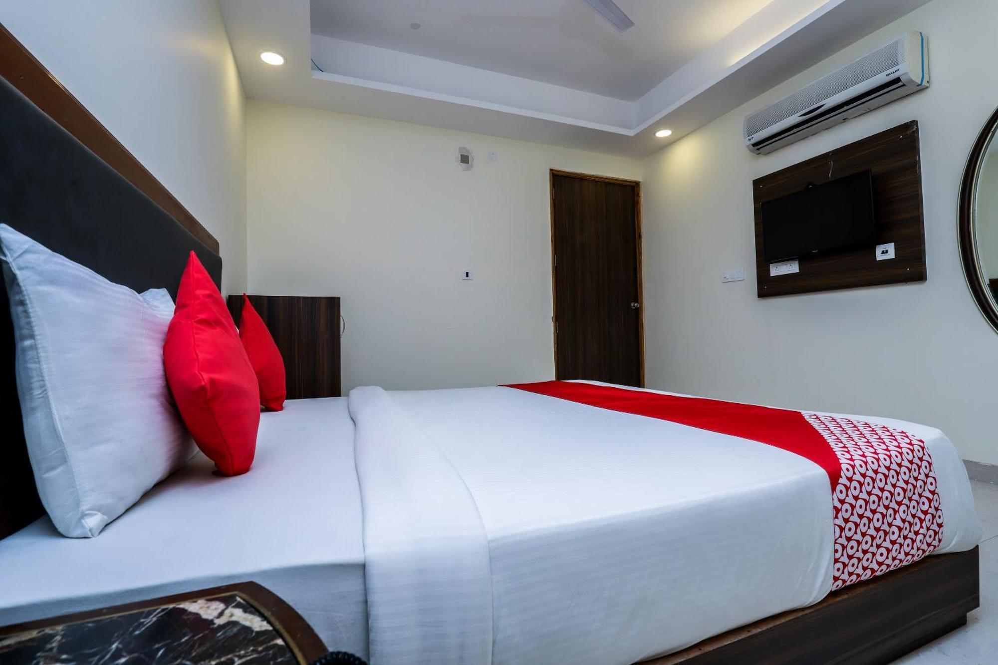 L Near Delhi Airport 4* New Delhi
