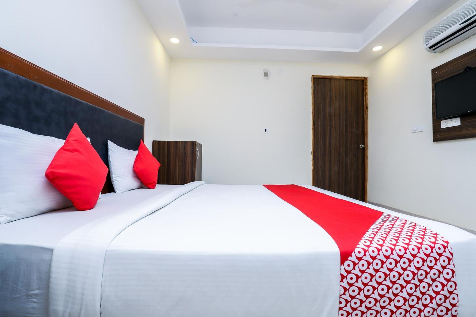 Hotel L Near Delhi Airport 4*